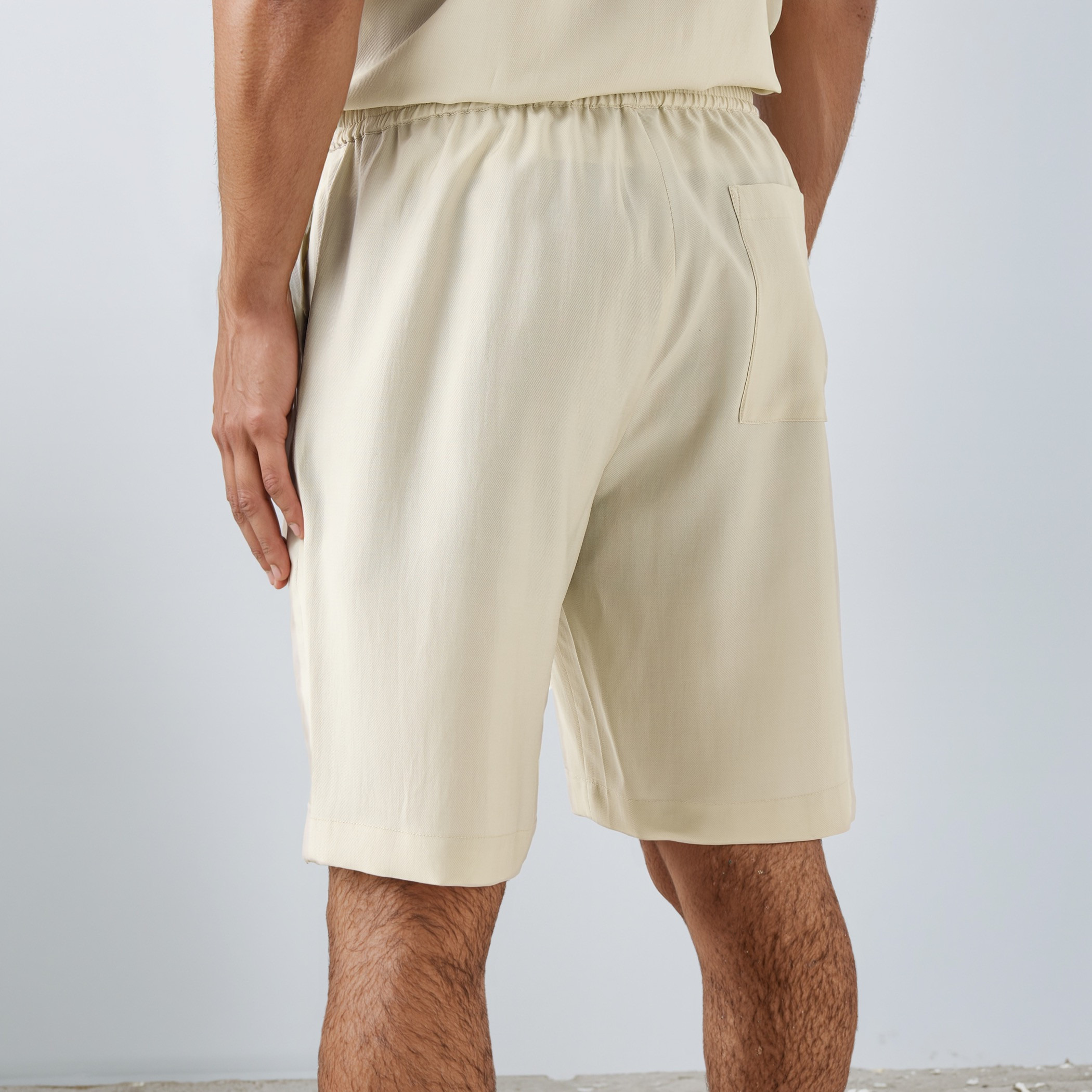 شورت بقصة عادية وخصر مرن بجيوب-men-clothing-bottoms-shorts-image-3