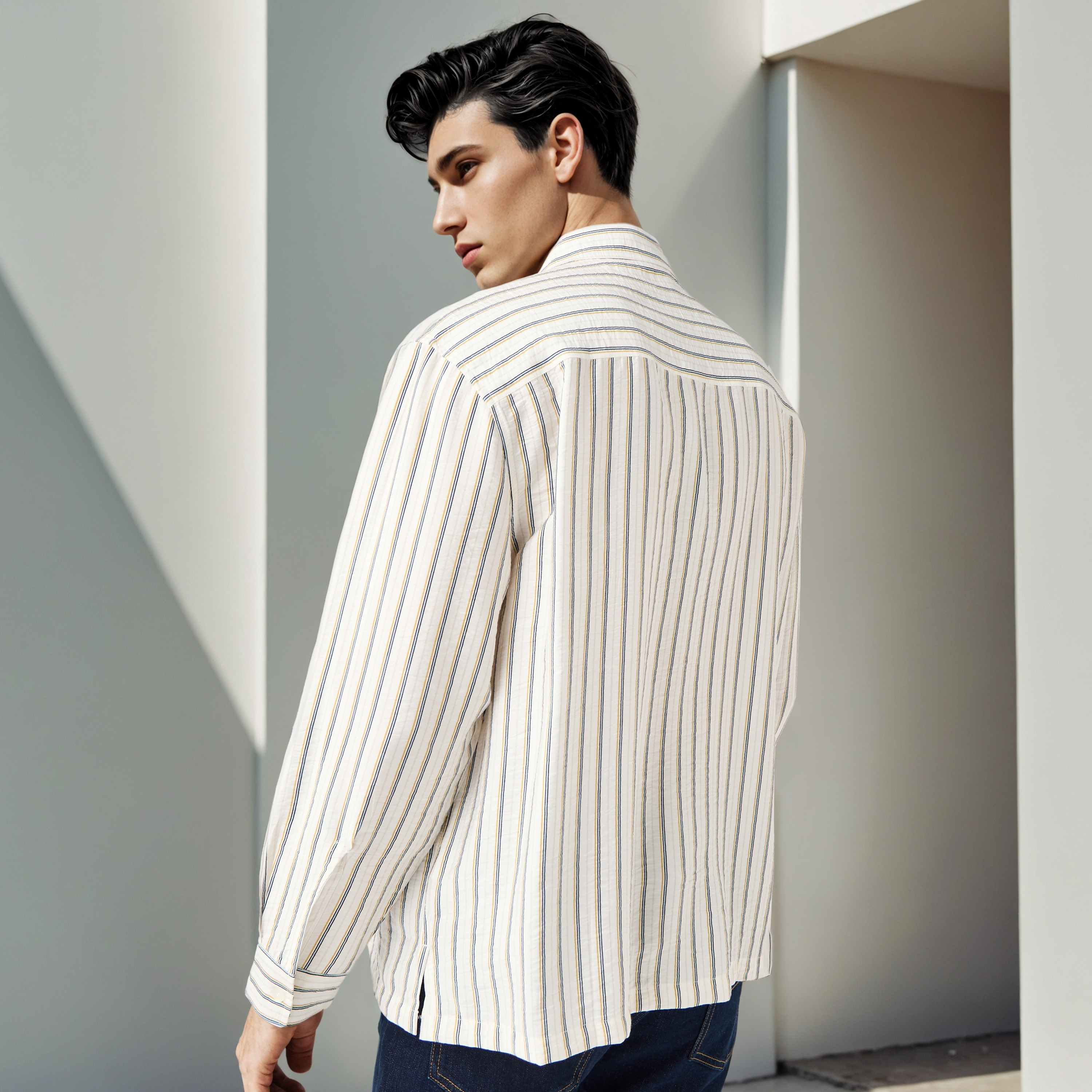 قميص مخطط بقصة مريحة وياقة عادية-men-clothing-shirts-image-3