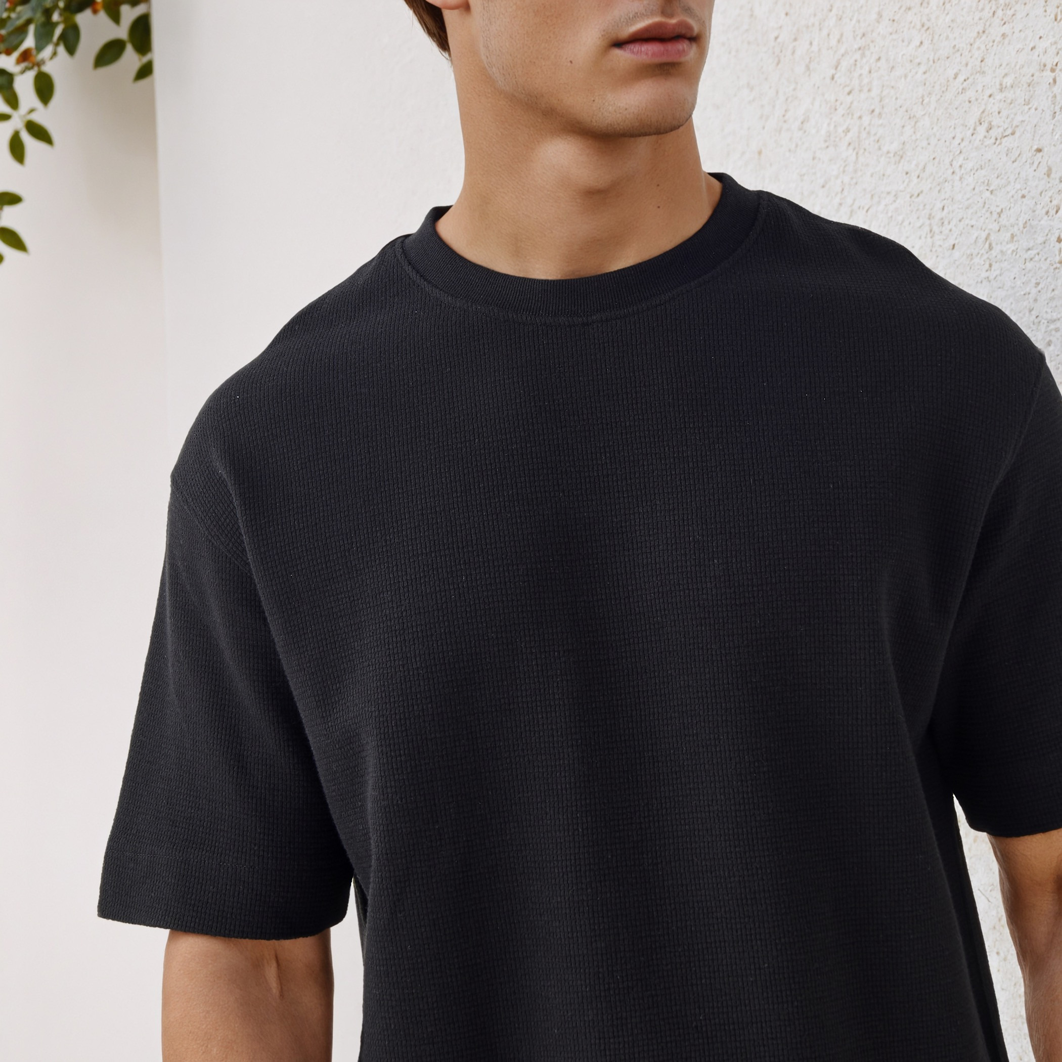 تيشيرت بملمس وافل بارز-men-clothing-tshirtsandpolos-tshirts-image-4