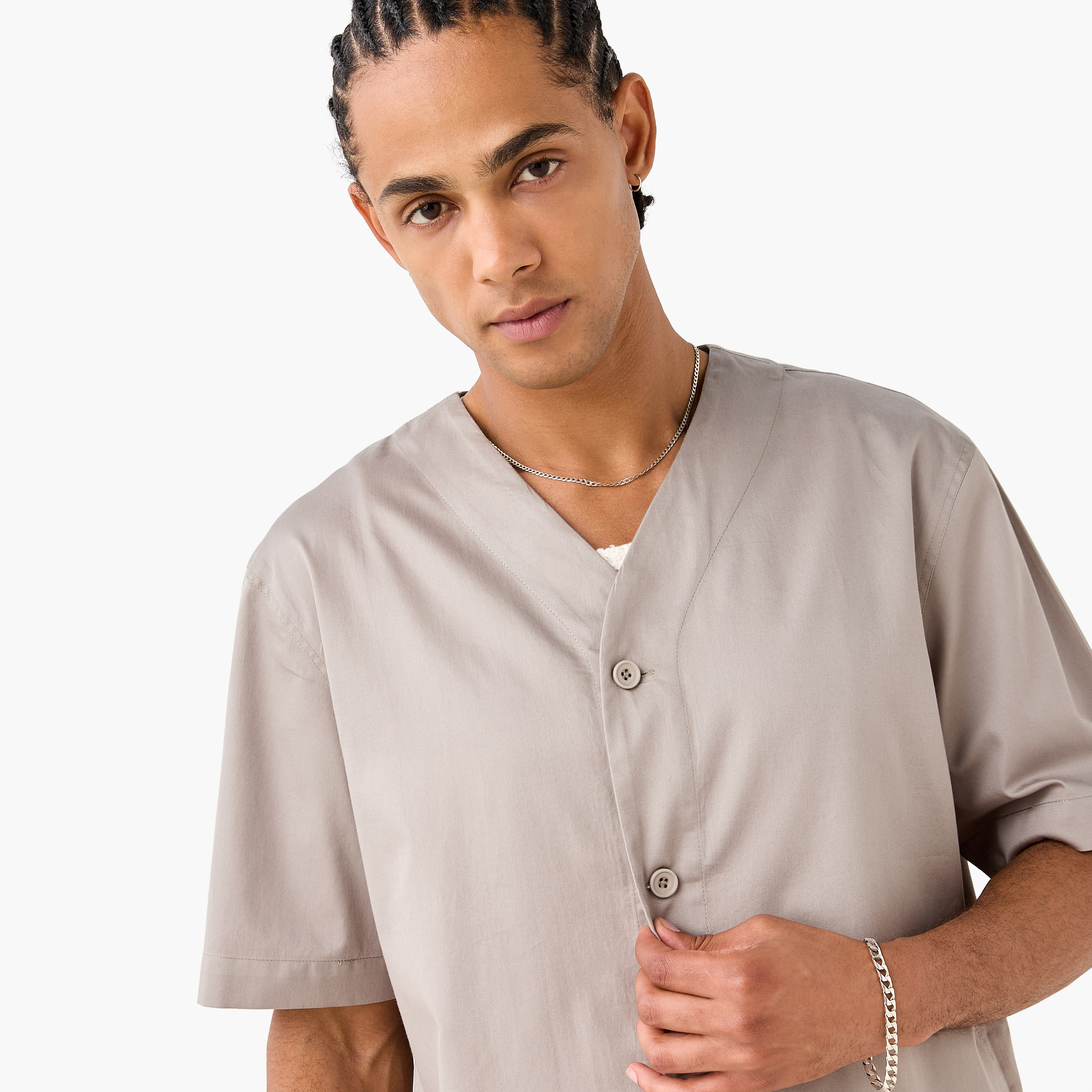 قميص بوبلين بيسبول بأزرار أمامية-men-clothing-shirts-image-4