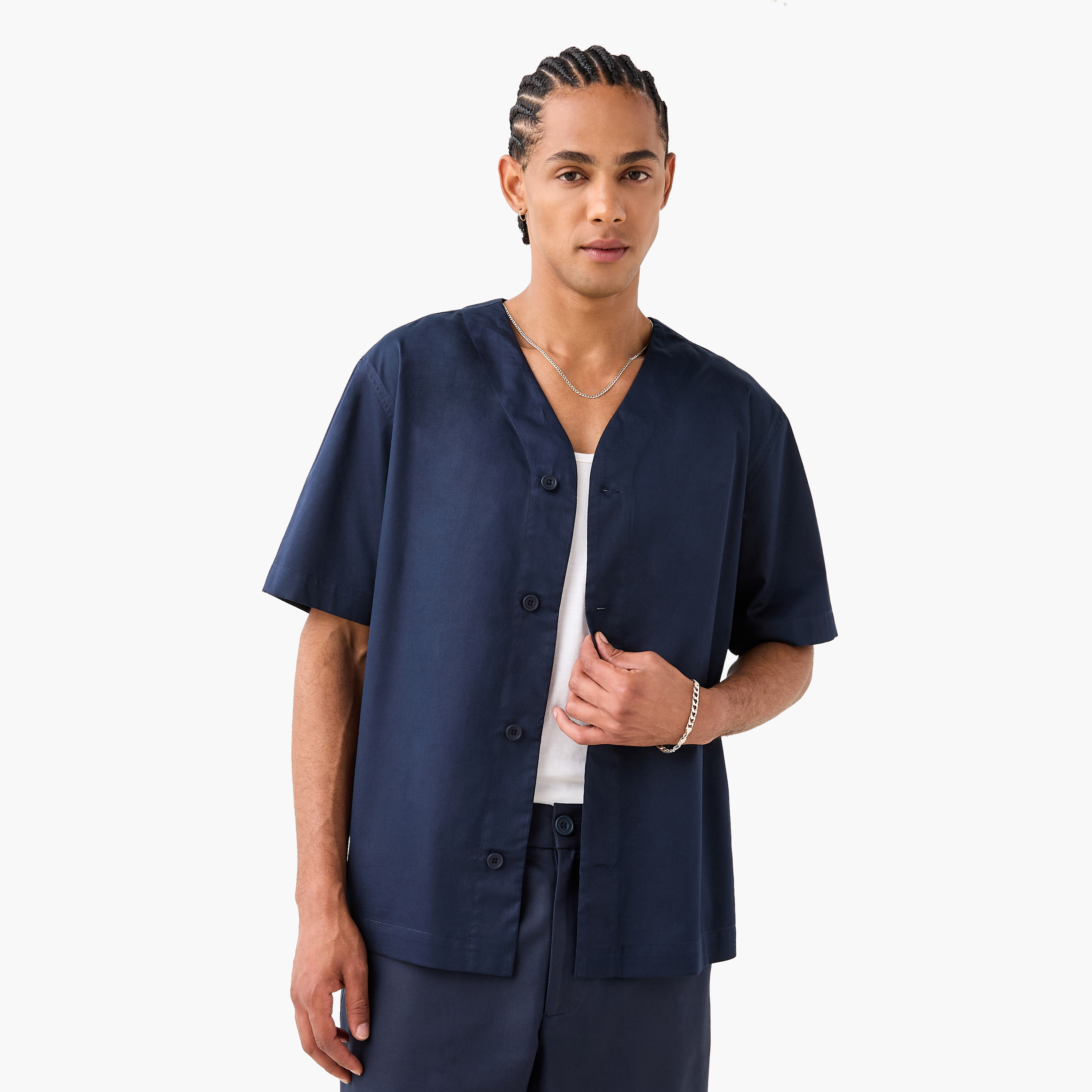 قميص بوبلين بيسبول بأزرار أمامية-men-clothing-shirts-image-1