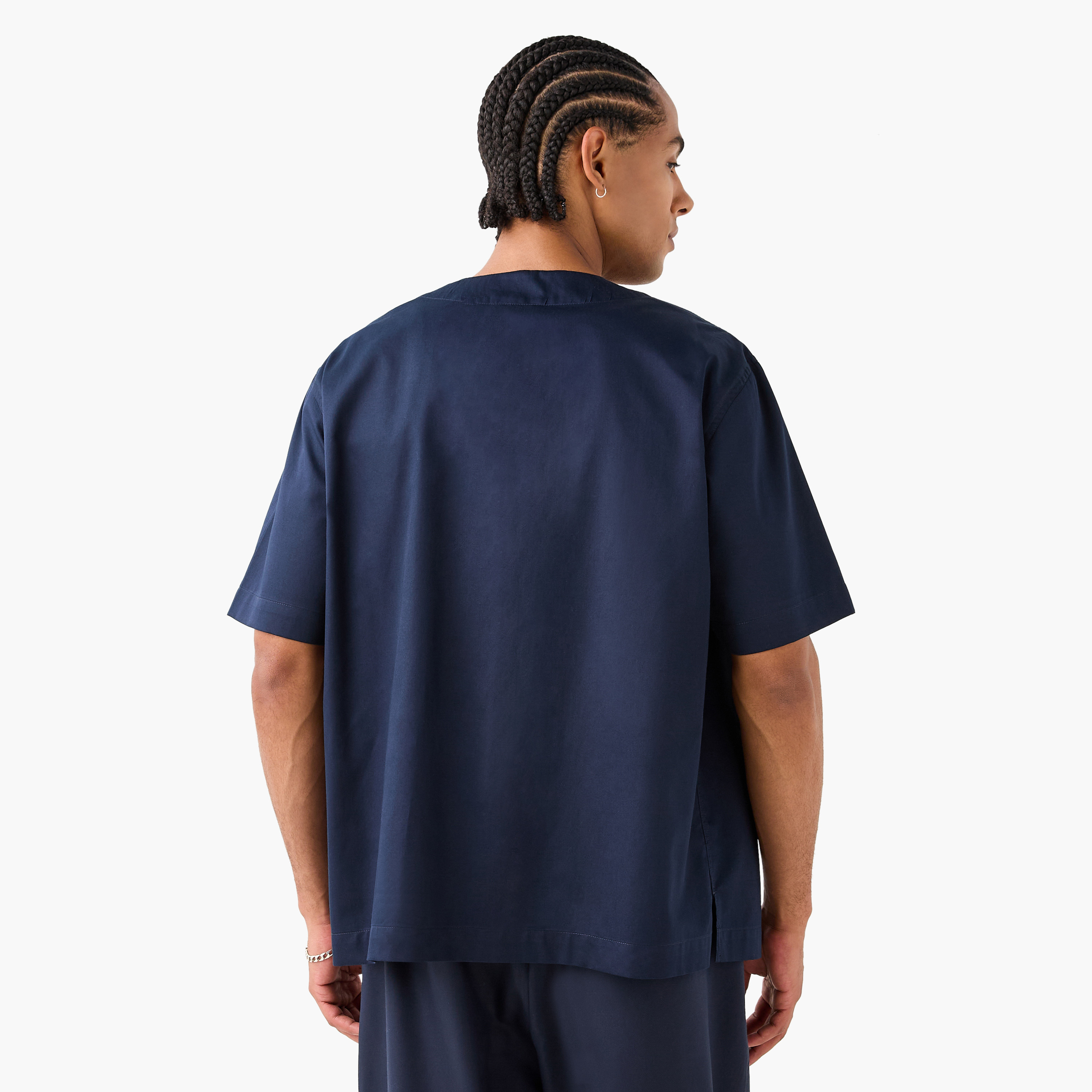 قميص بوبلين بيسبول بأزرار أمامية-men-clothing-shirts-image-3