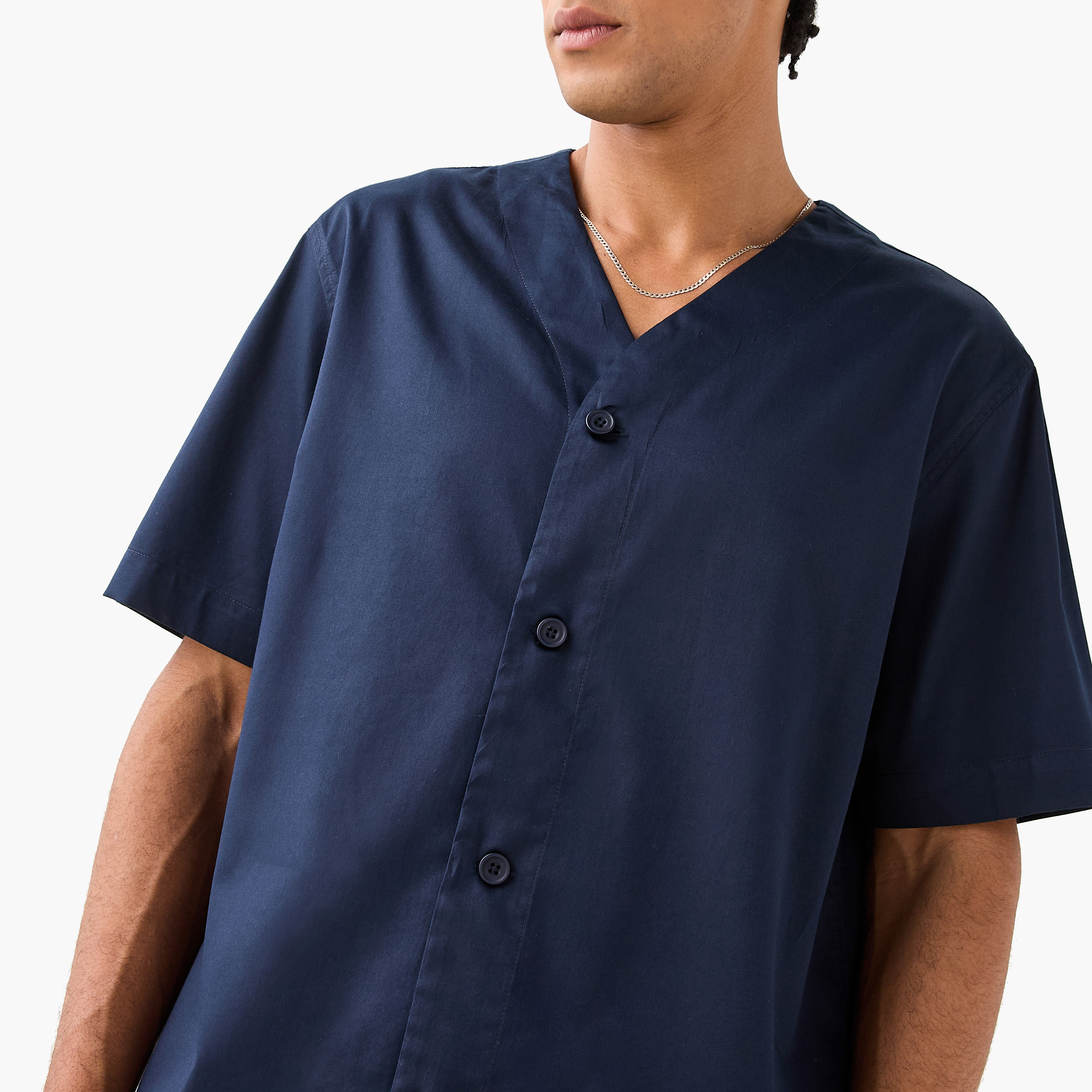 قميص بوبلين بيسبول بأزرار أمامية-men-clothing-shirts-image-4