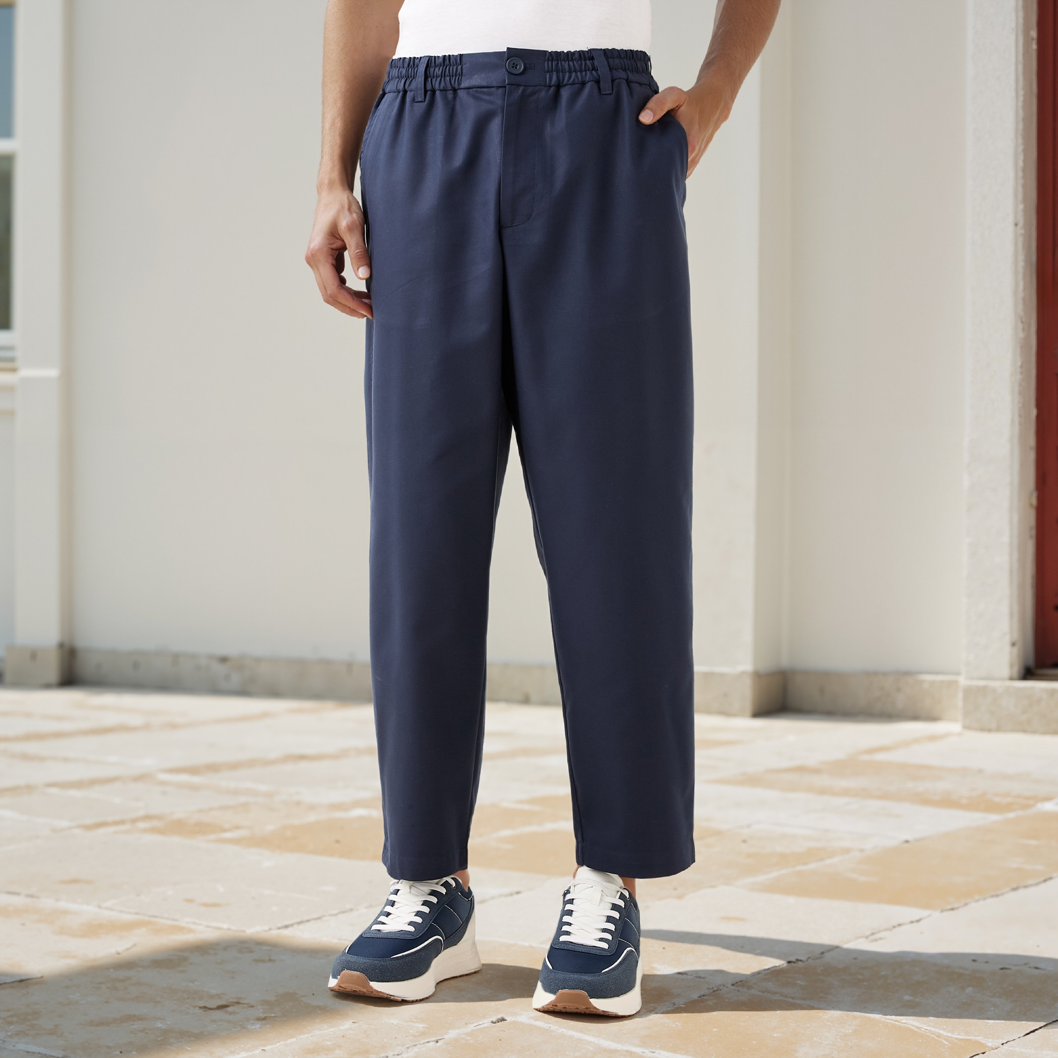 بنطلون بقصة مريحة وخصر مطاطي وجيوب-men-clothing-bottoms-joggers-image-1