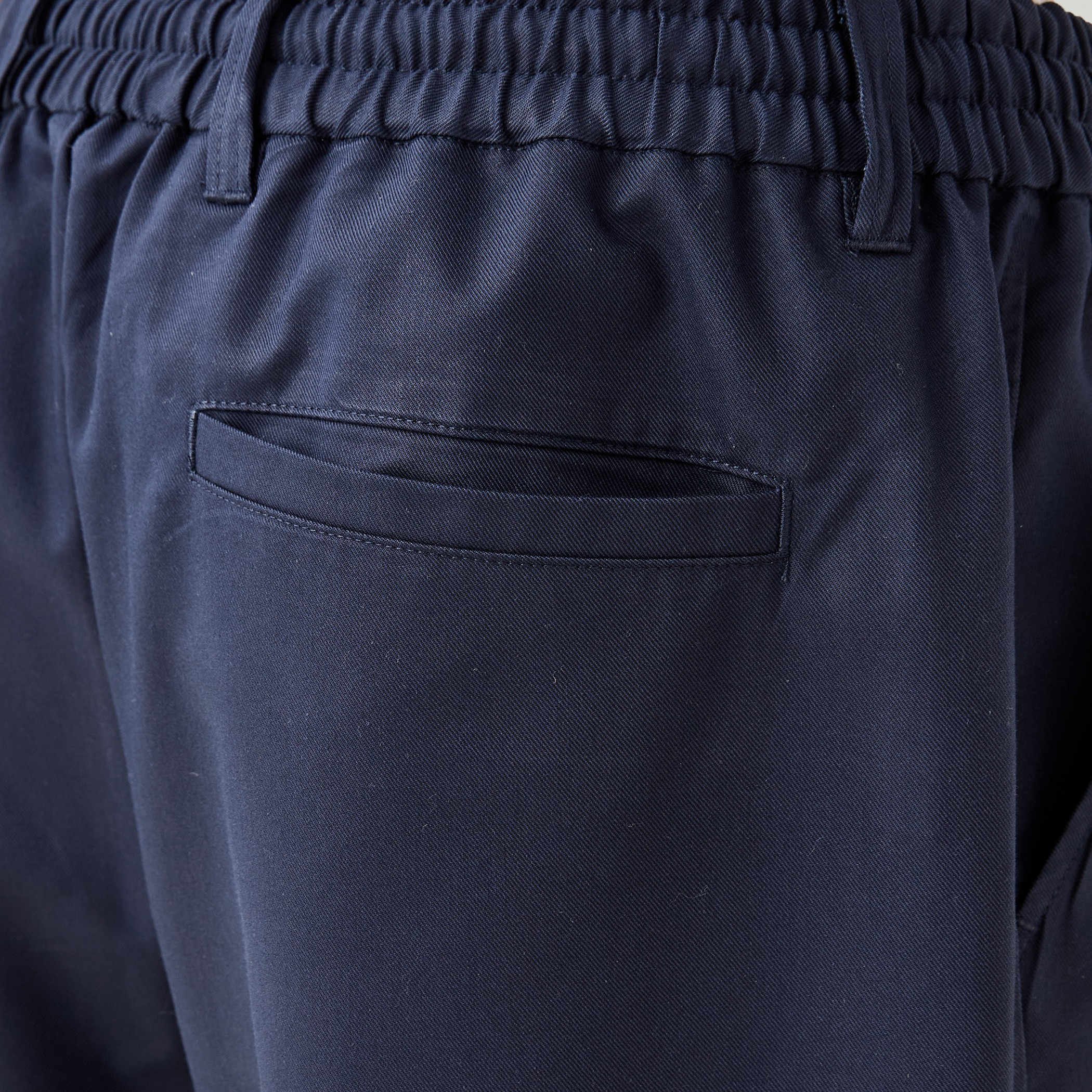بنطلون بقصة مريحة وخصر مطاطي وجيوب-men-clothing-bottoms-joggers-image-5