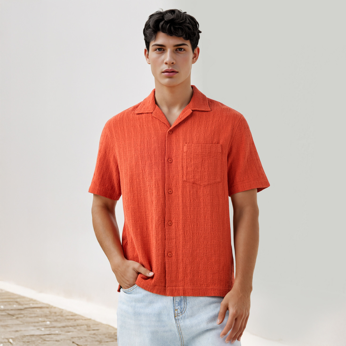 قميص بارز الملمس بياقة وقصة مريحة-men-clothing-shirts-image-1