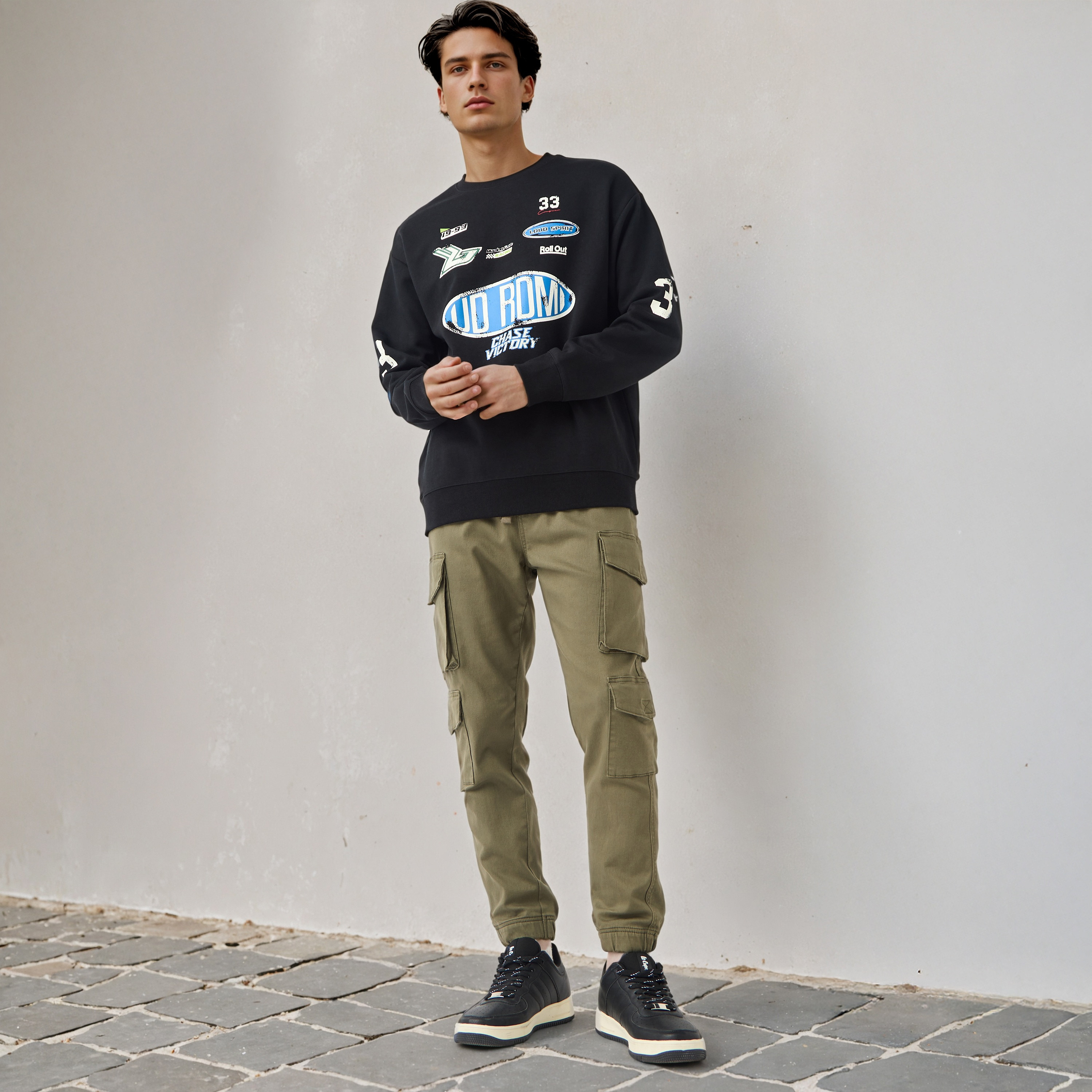 Graphic Print Sweatshirt-men-winterwear-hoodiesandsweatshirts-image-2