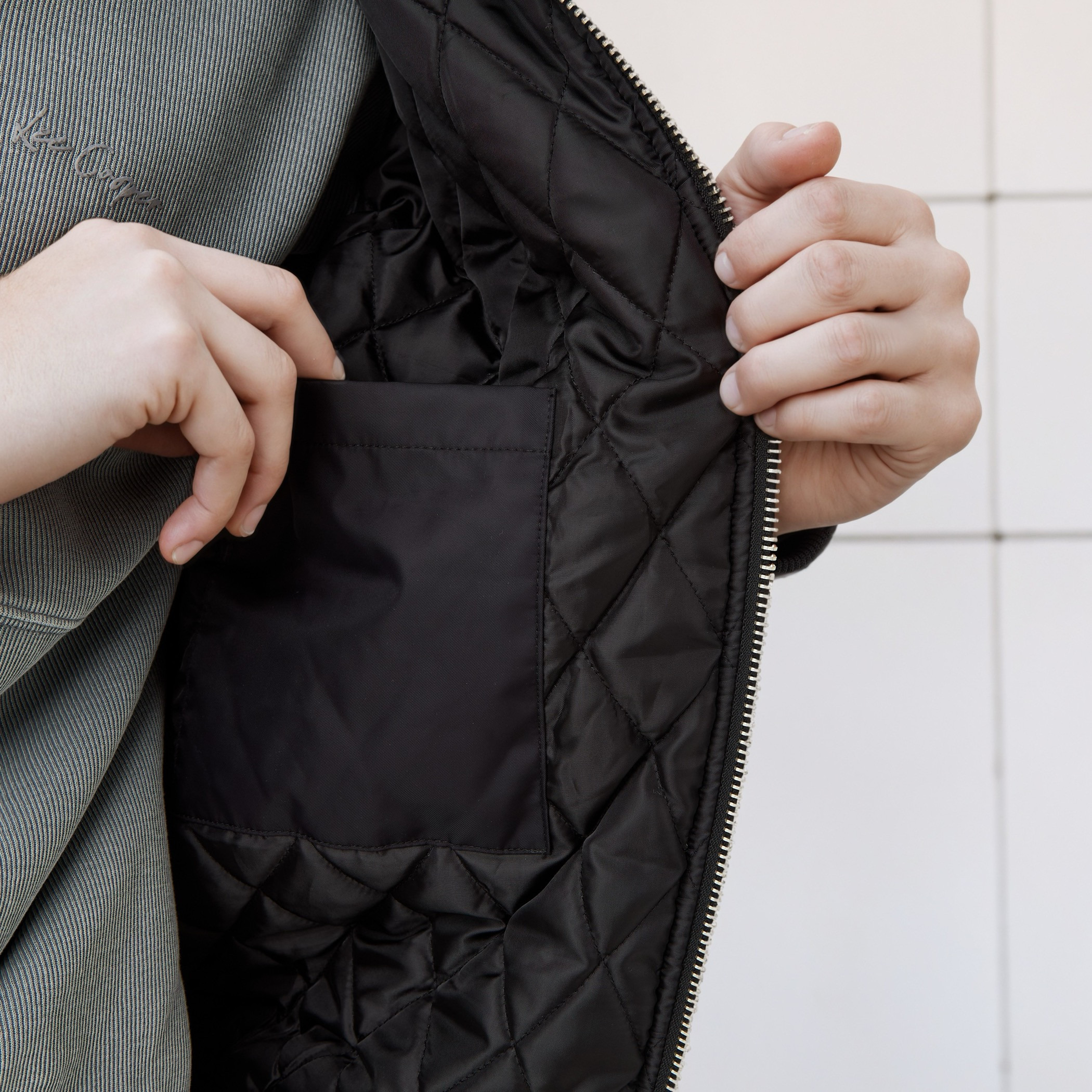 جاكيت بومبر رجالي بجيوب متعددة وقصة مريحة-men-clothing-jacketsandblazers-jackets-image-5