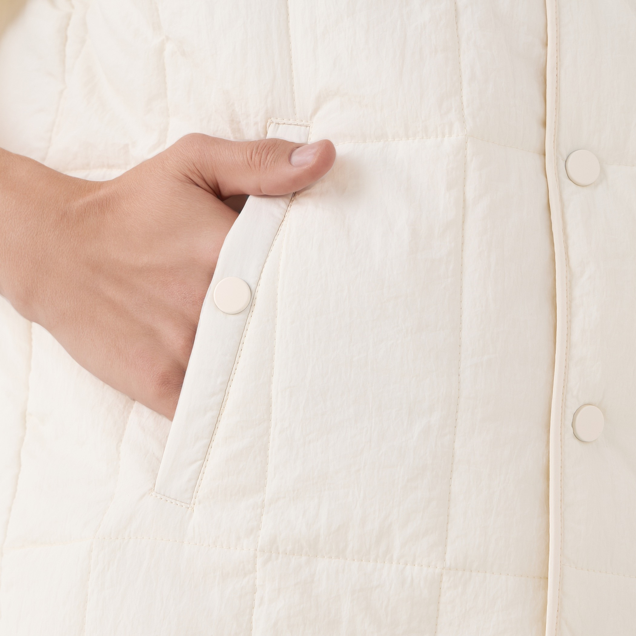 Quilted Regular Fit Gilet-men-clothing-jacketsandblazers-jackets-image-5