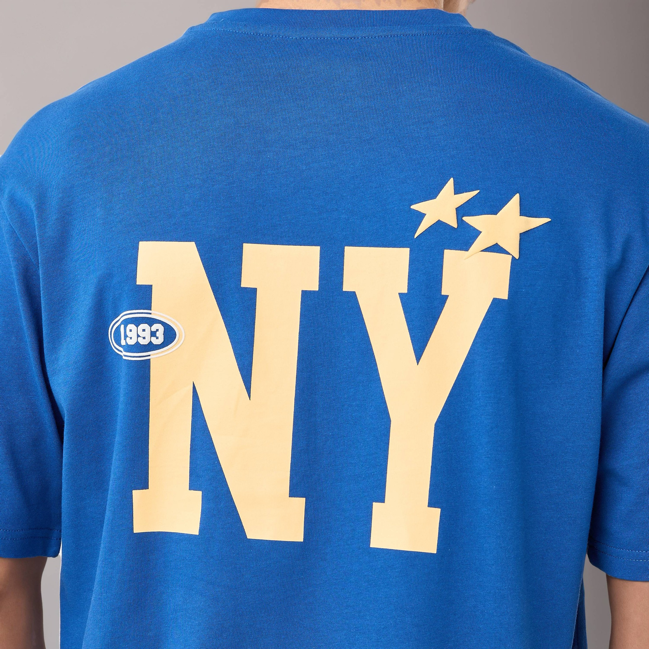 تيشيرت بقصة مريحة وطبعات وياقة ضيقة وأكمام قصيرة للرجال-men-clothing-tshirtsandpolos-tshirts-image-4