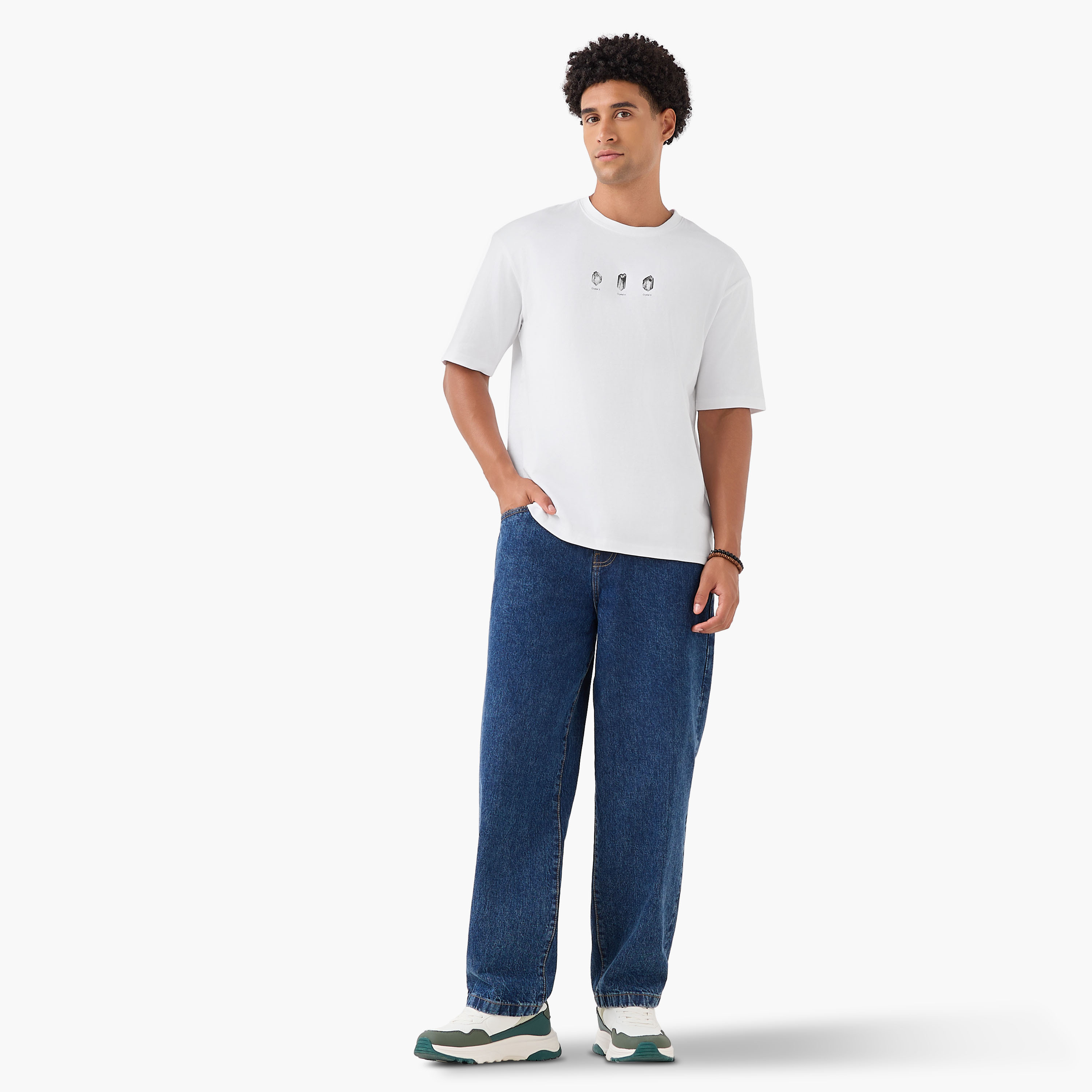 تيشيرت بقصّة عاديّة بياقة ضيقة وأكمام قصيرة بطبعات جرافيك للرجال-men-clothing-tshirtsandpolos-tshirts-image-2