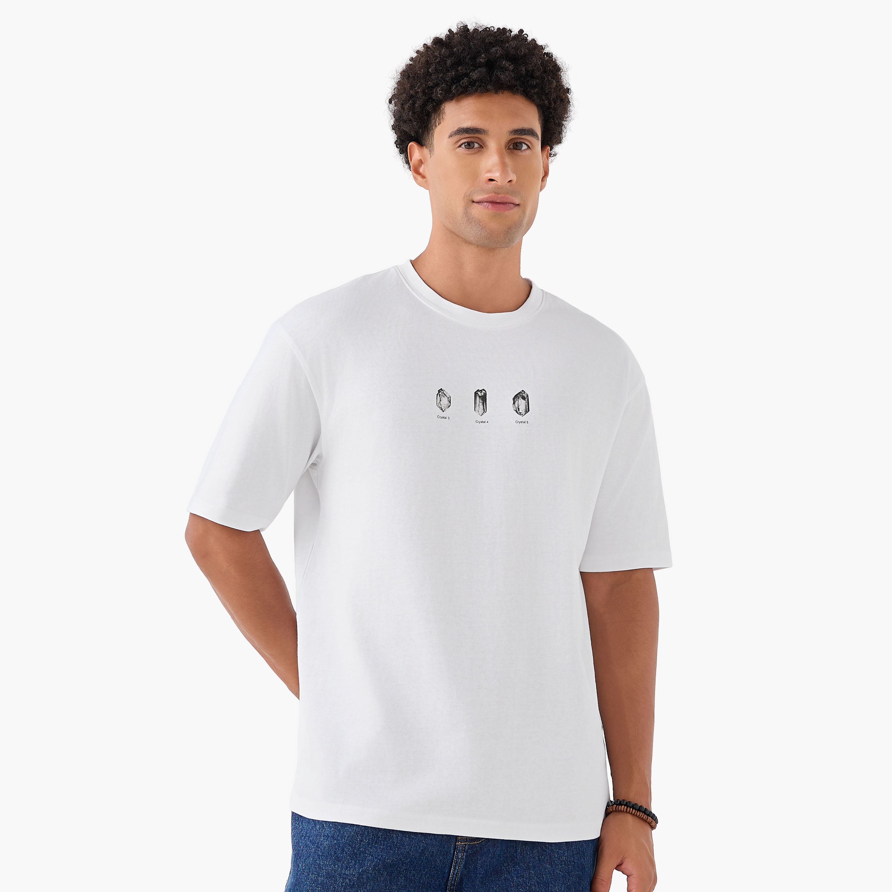 تيشيرت بقصّة عاديّة بياقة ضيقة وأكمام قصيرة بطبعات جرافيك للرجال-men-clothing-tshirtsandpolos-tshirts-image-3