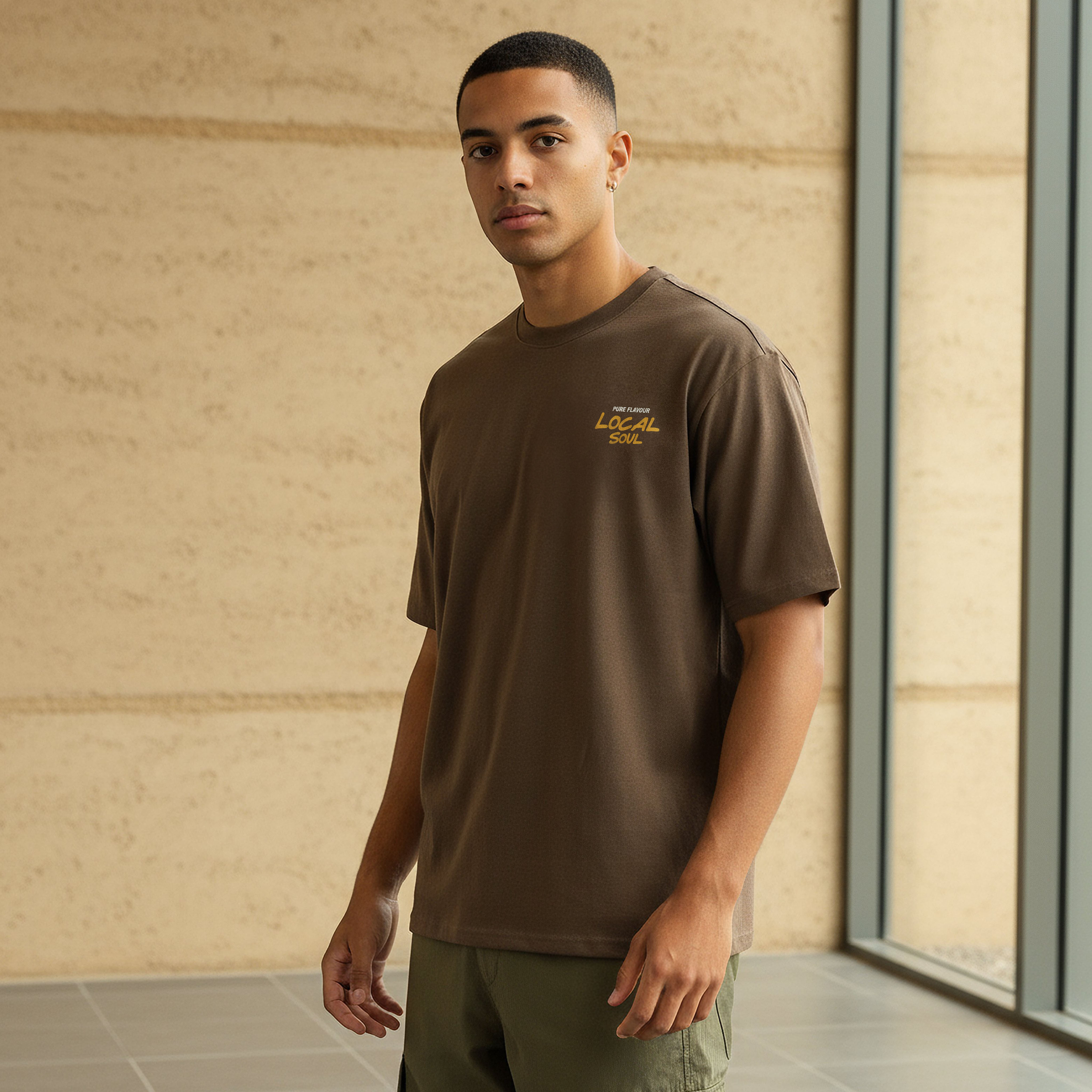 تيشيرت بقصّة عادية وياقة ضيقة وأكمام قصيرة وطبعات للرجال-men-clothing-tshirtsandpolos-tshirts-image-1