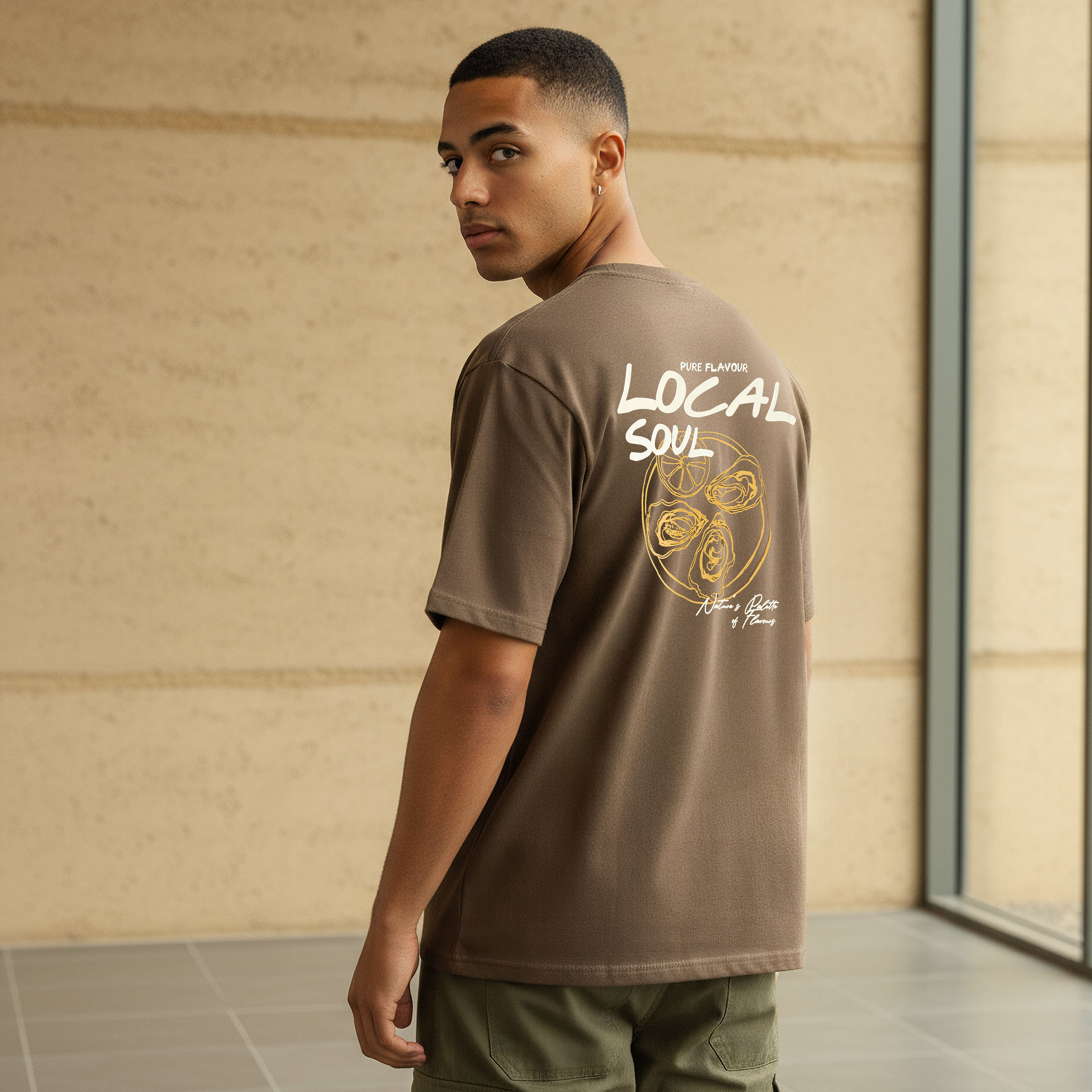 تيشيرت بقصّة عادية وياقة ضيقة وأكمام قصيرة وطبعات للرجال-men-clothing-tshirtsandpolos-tshirts-image-3