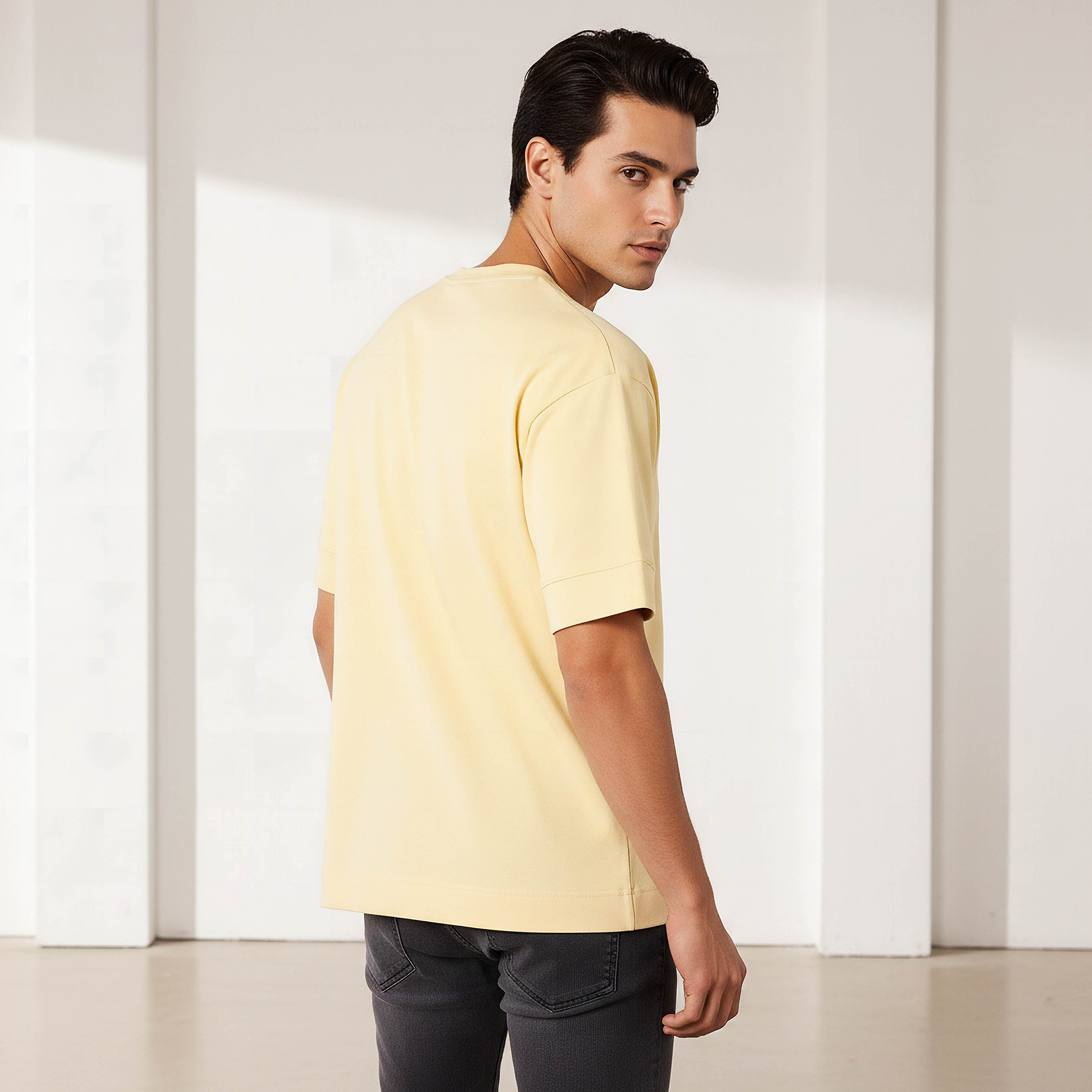 تيشيرت بوكسي رجالي بياقة ضيقة وأكمام قصيرة-men-clothing-tshirtsandpolos-tshirts-image-3