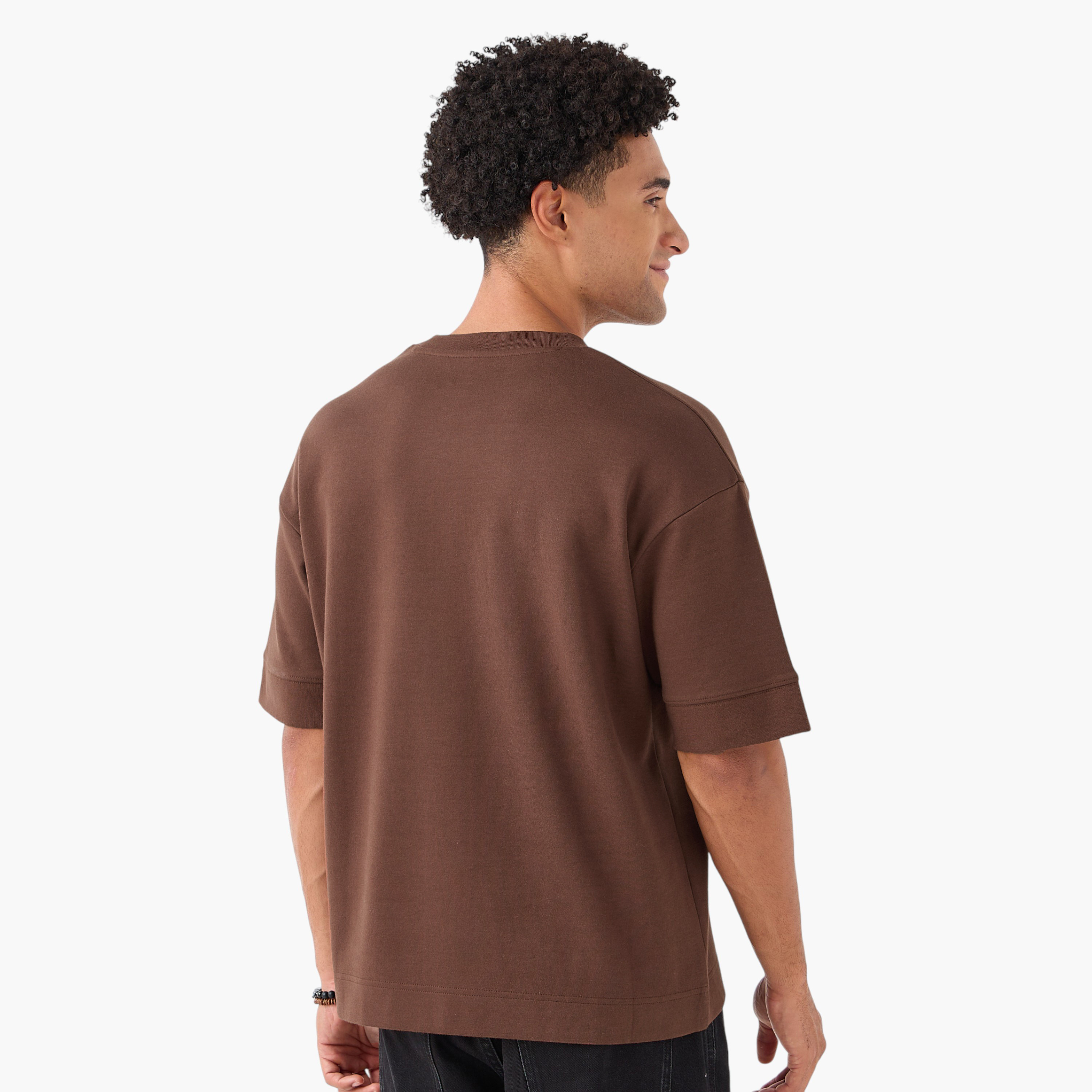 تيشيرت بوكسي رجالي بياقة ضيقة وأكمام قصيرة-men-clothing-tshirtsandpolos-tshirts-image-3