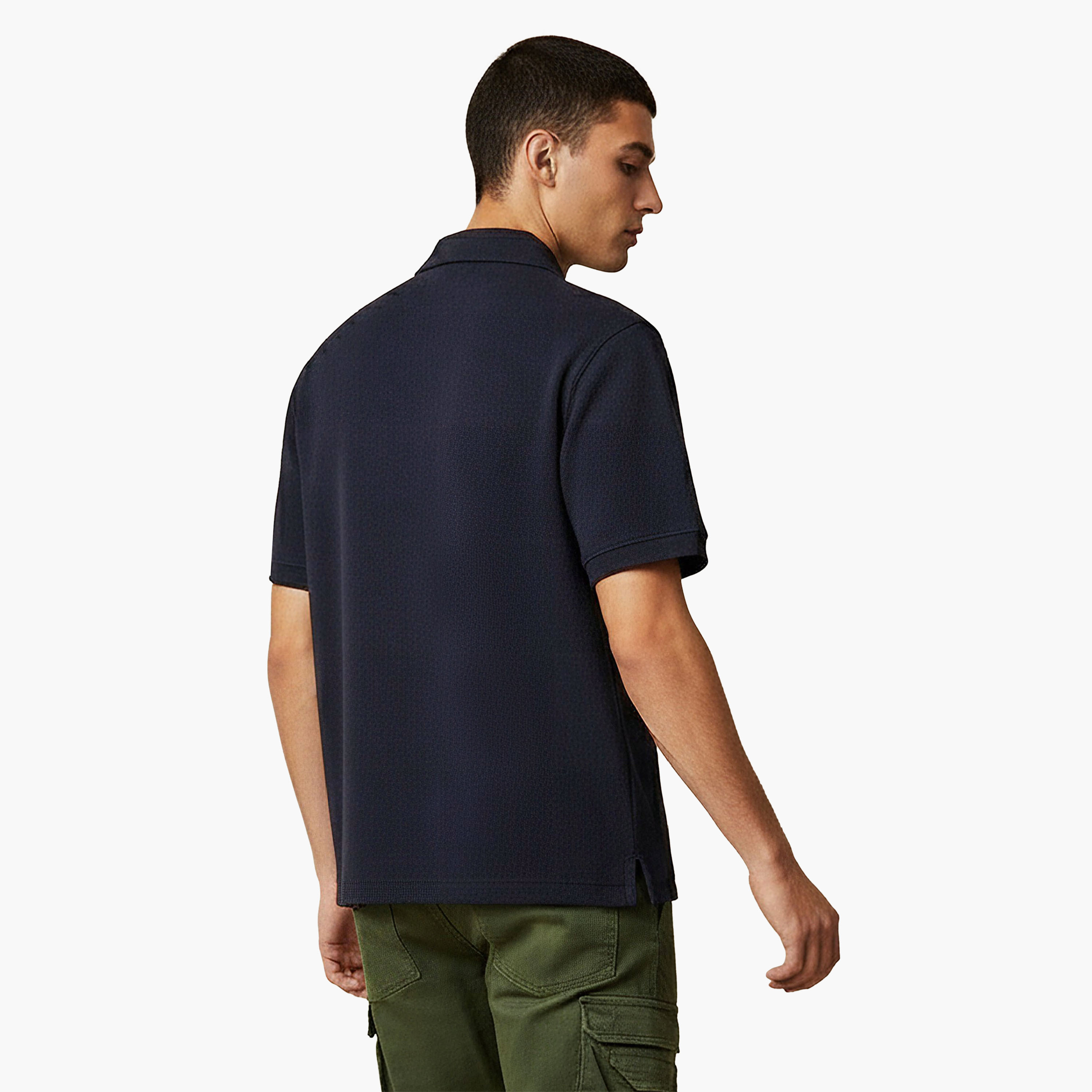 قميص بقصّة عادية وياقة عادية وأكمام قصيرة ونسيج وافل بارز الملمس للرجال-men-clothing-shirts-image-5