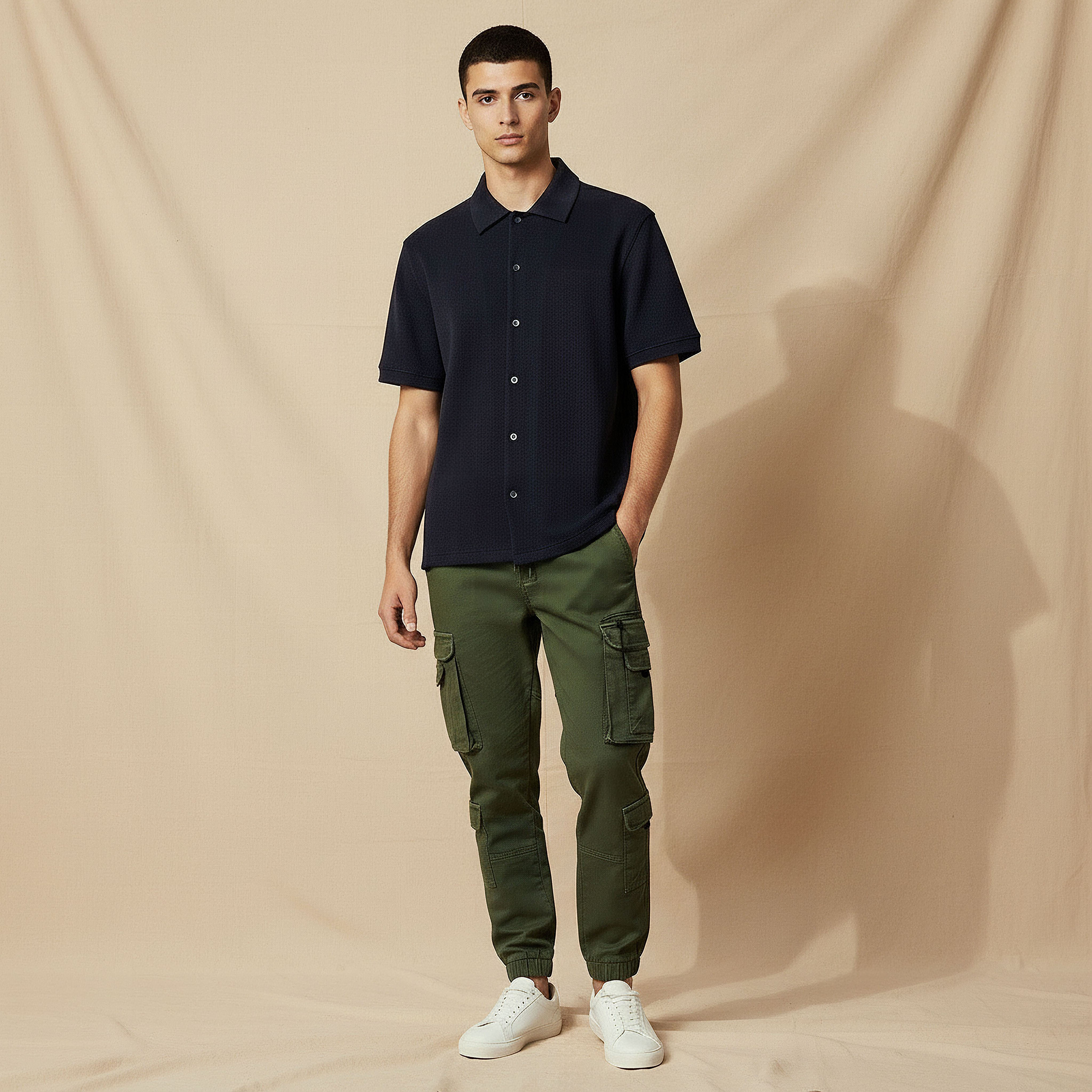 قميص بقصّة عادية وياقة عادية وأكمام قصيرة ونسيج وافل بارز الملمس للرجال-men-clothing-shirts-image-2