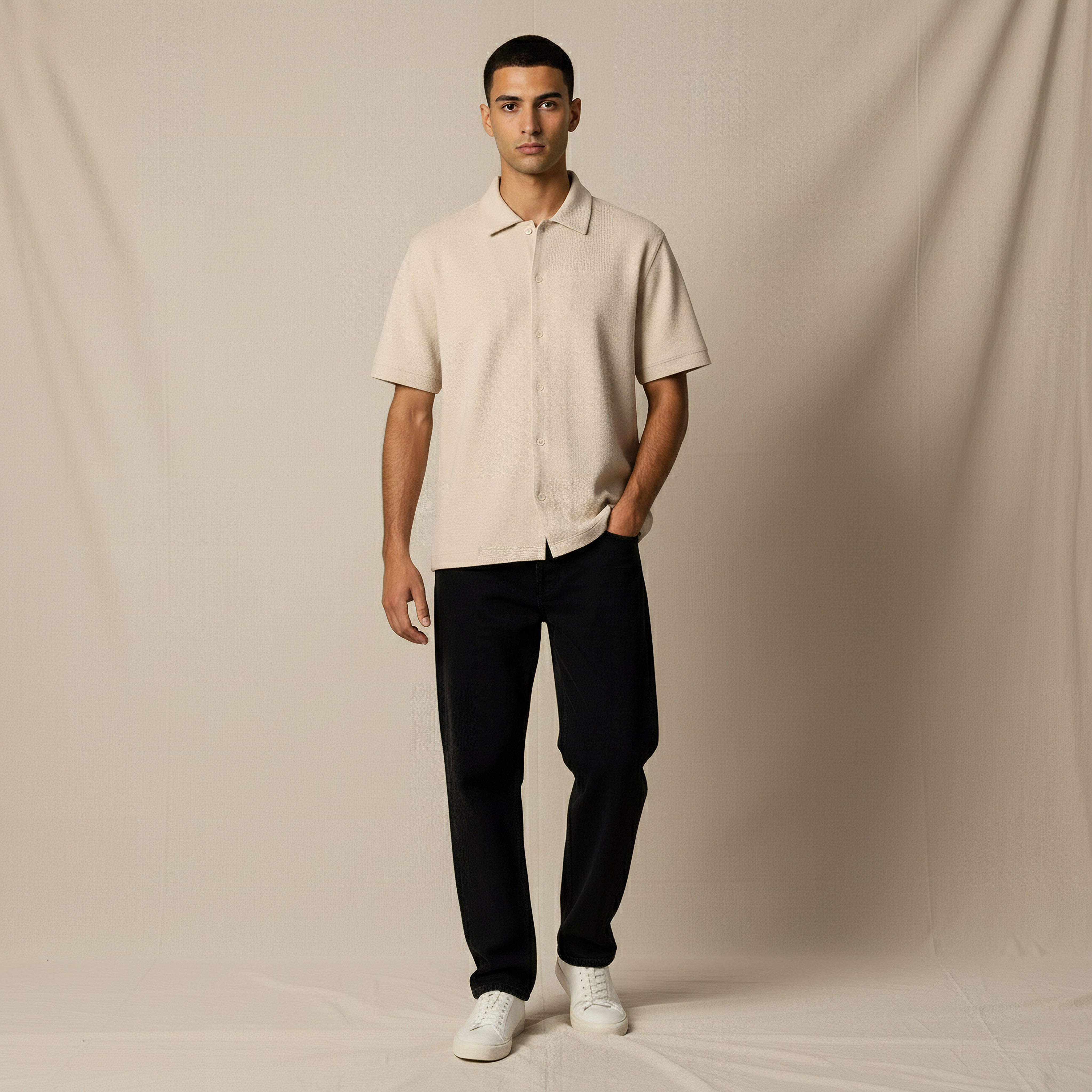 قميص بقصّة عادية وياقة عادية وأكمام قصيرة ونسيج وافل بارز الملمس للرجال-men-clothing-shirts-image-2