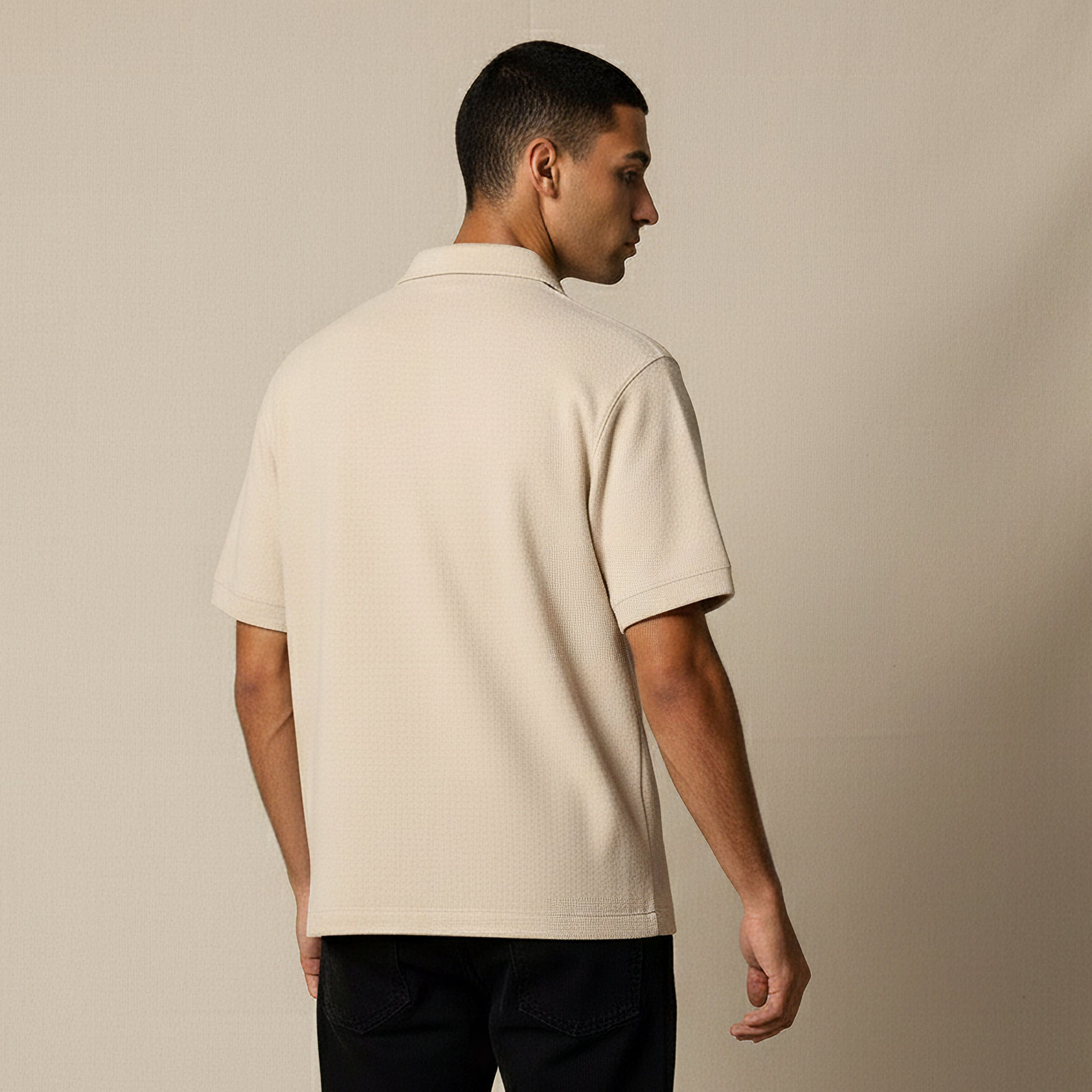 قميص بقصّة عادية وياقة عادية وأكمام قصيرة ونسيج وافل بارز الملمس للرجال-men-clothing-shirts-image-3