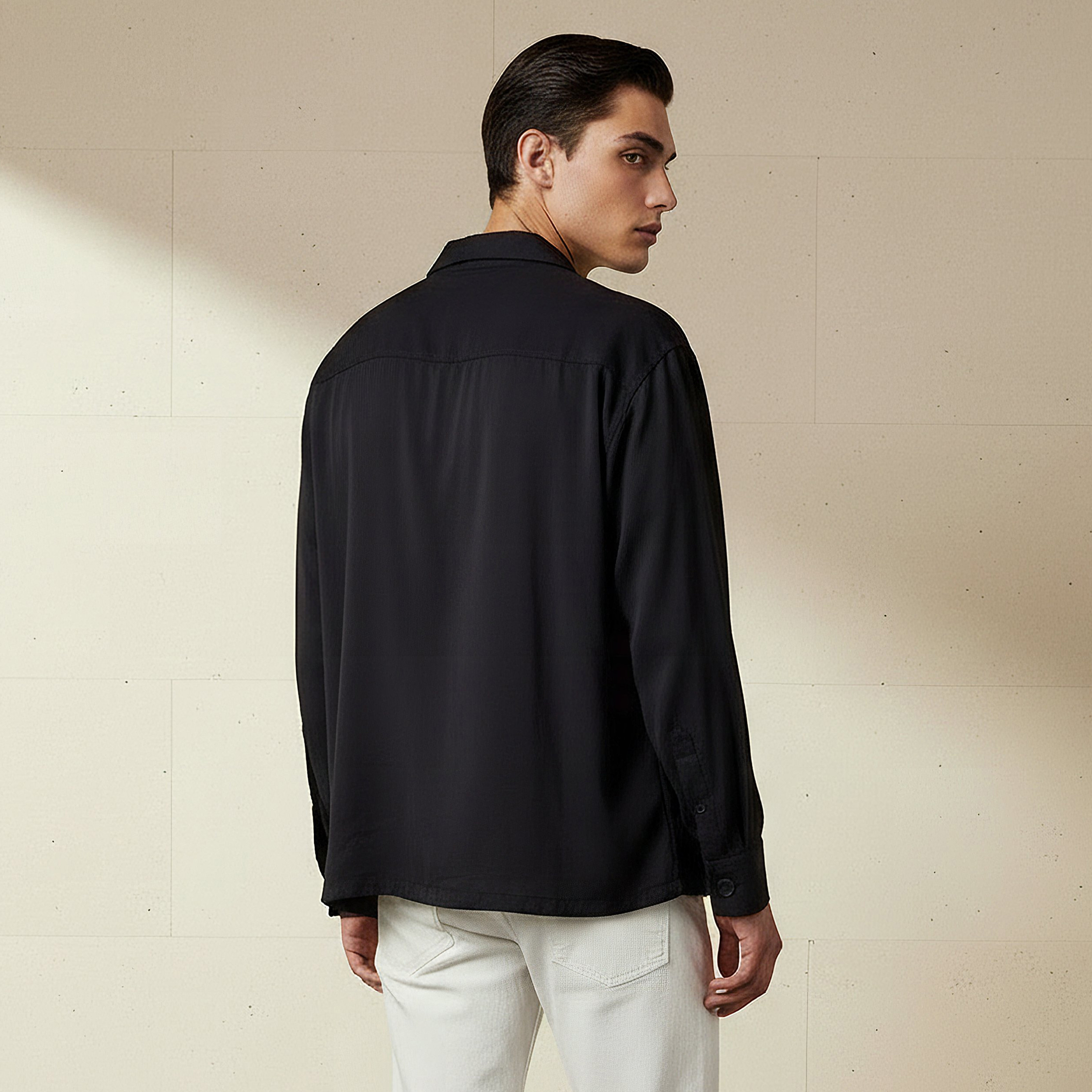 قميص بليزر رجالي بقصة مريحة وأكمام طويلة وياقة عادية-men-clothing-shirts-image-3