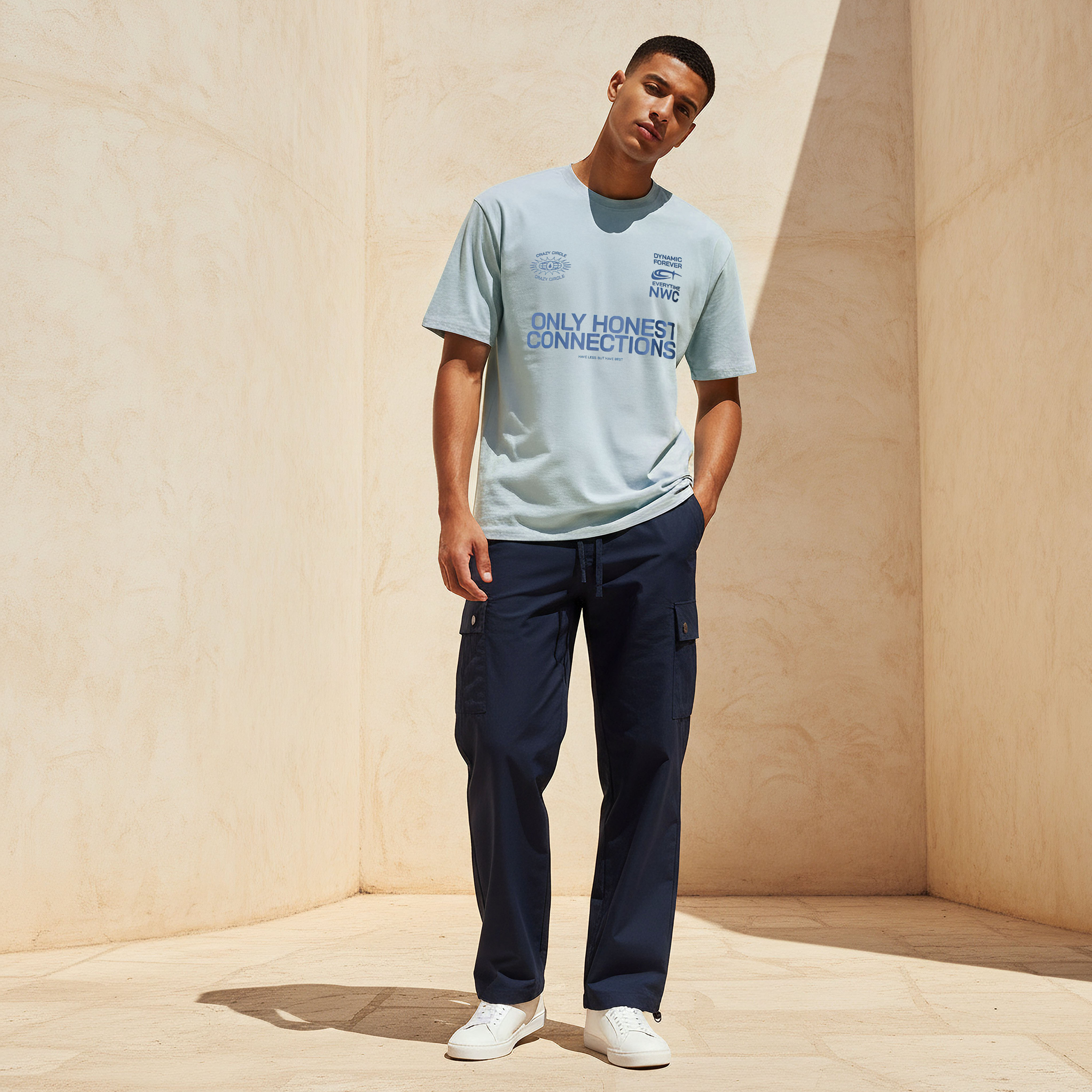 تيشيرت بقصّة عادية وياقة مستديرة وأكمام قصيرة بطبعات تايبوجرافيك للرجال-men-clothing-tshirtsandpolos-tshirts-image-3