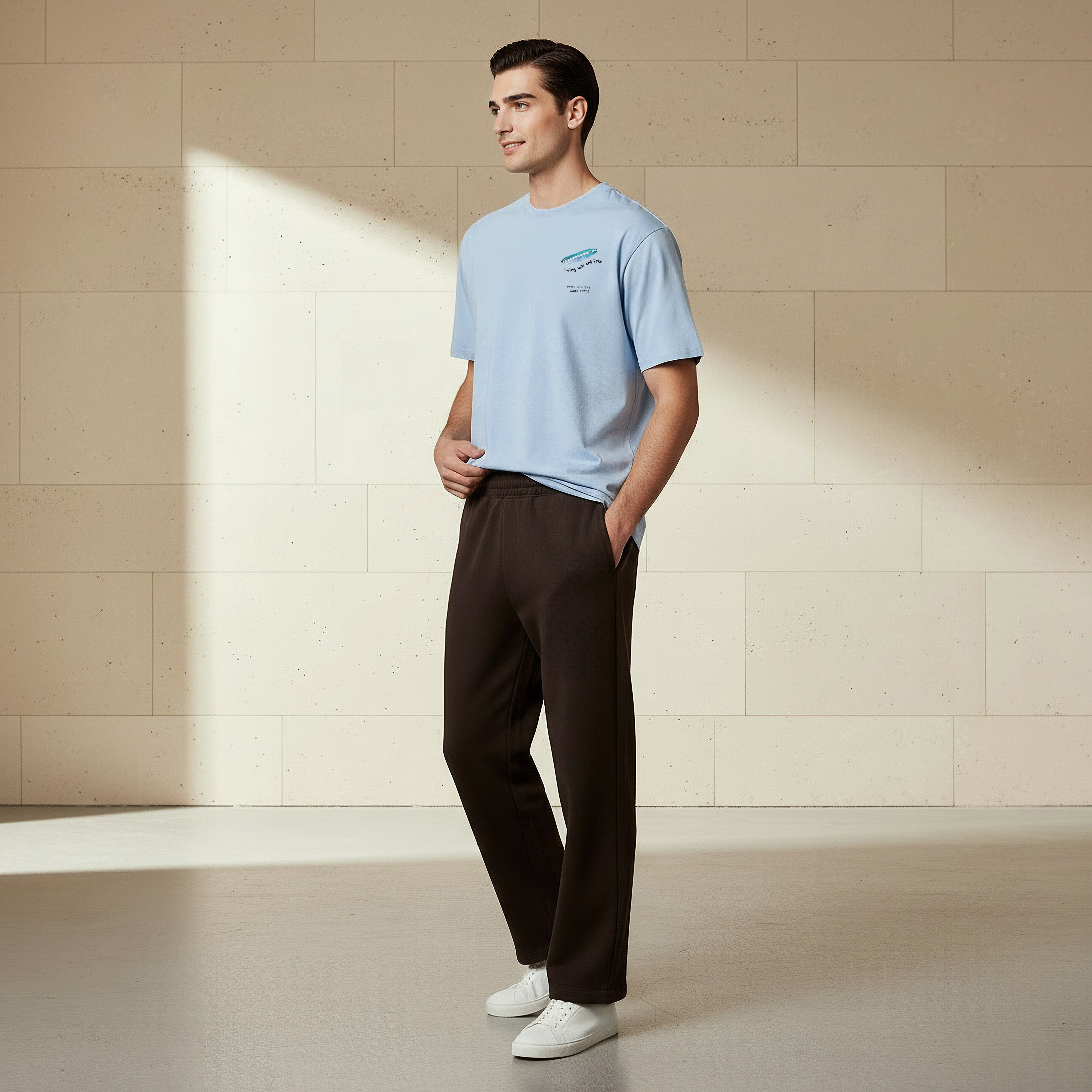تيشيرت بقصّة عادية وياقة ضيقة وأكمام قصيرة وطبعات للرجال-men-clothing-tshirtsandpolos-tshirts-image-2