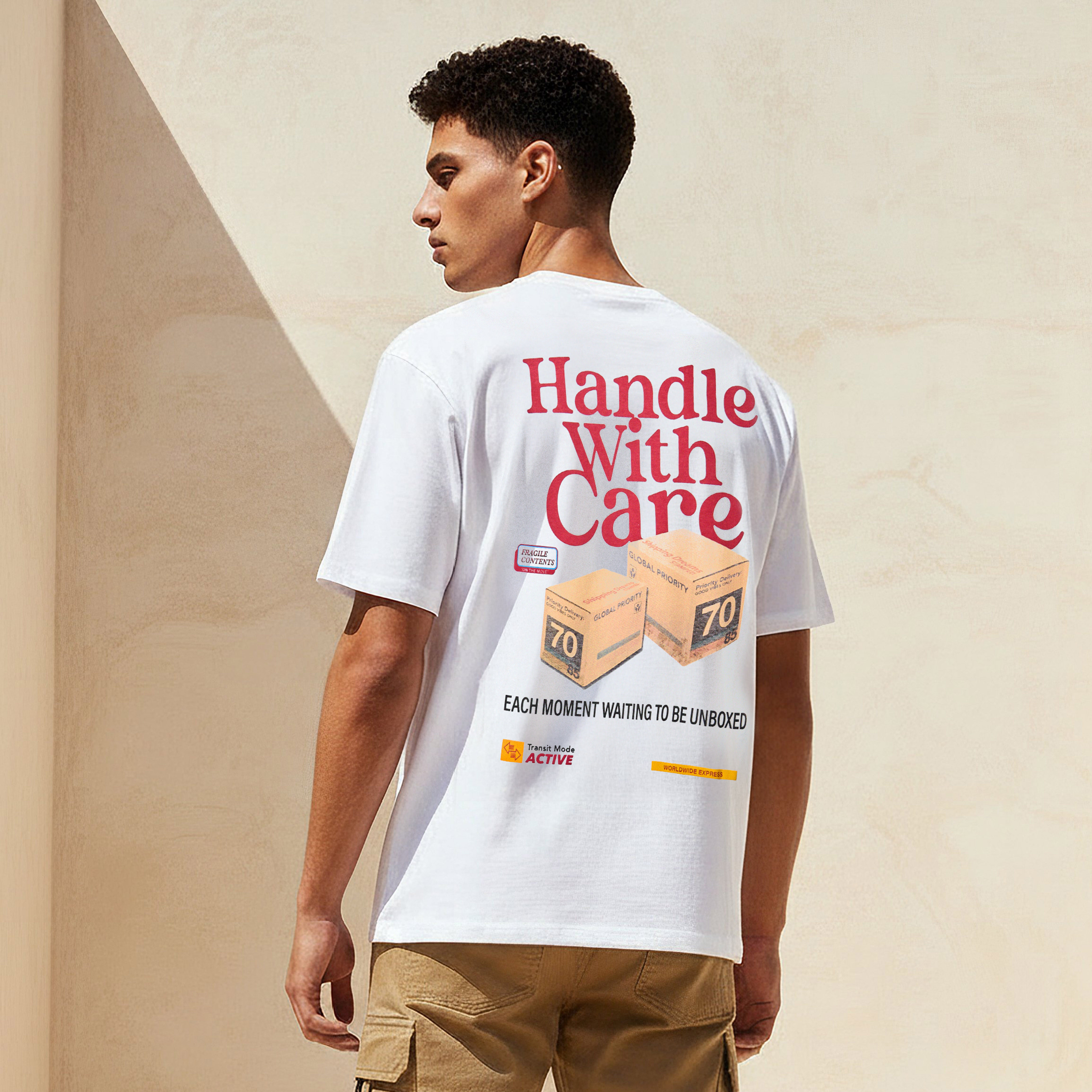 تيشيرت بقصة عادية وياقة ضيقة وأكمام قصيرة وطبعات للرجال-men-clothing-tshirtsandpolos-tshirts-image-4