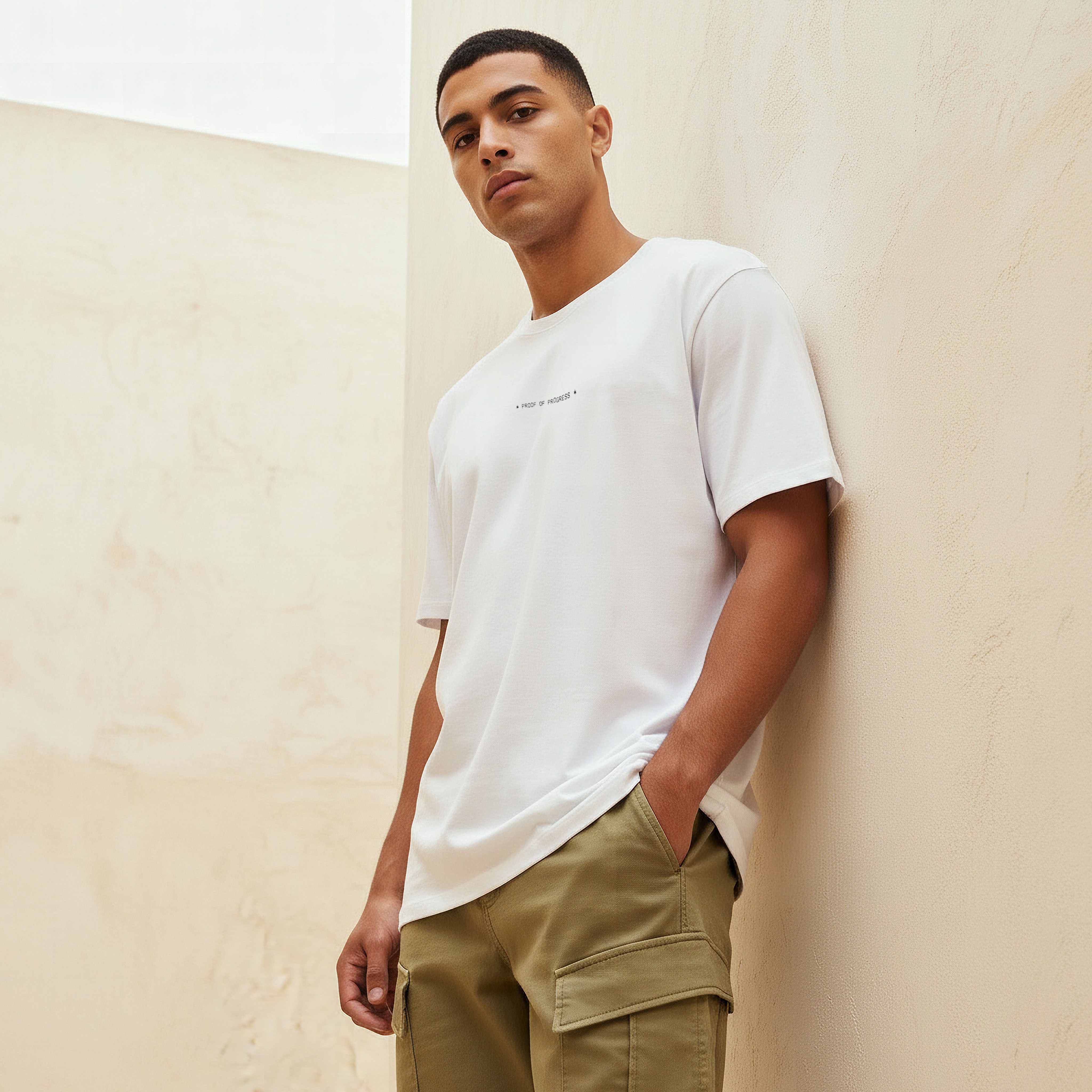 تيشيرت بقصة عادية وياقة ضيقة وأكمام قصيرة وطبعات للرجال-men-clothing-tshirtsandpolos-tshirts-image-1