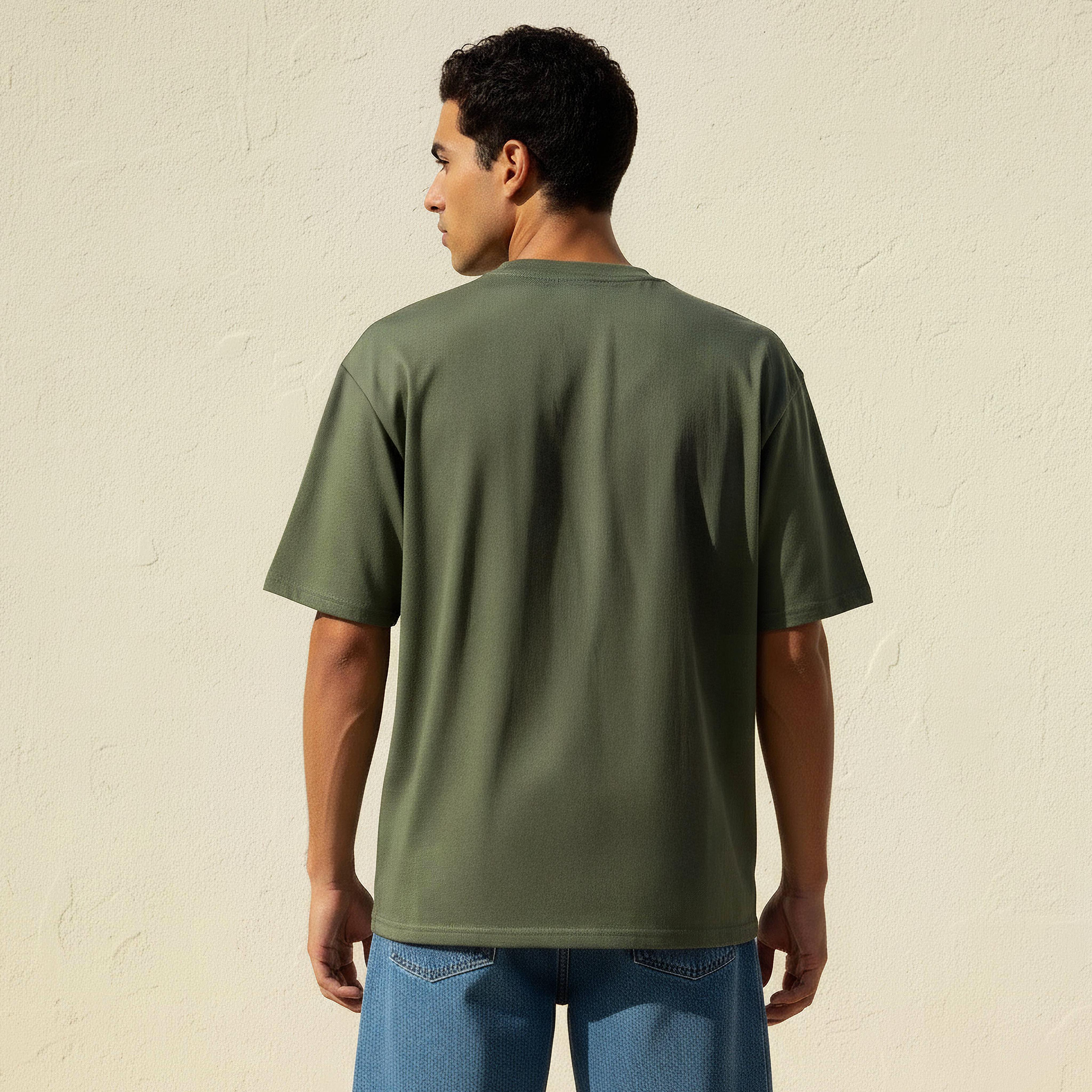 تيشيرت رجالي بطبعات جرافيك وياقة ضيقة وقصة عادية وأكمام قصيرة-men-clothing-tshirtsandpolos-tshirts-image-4
