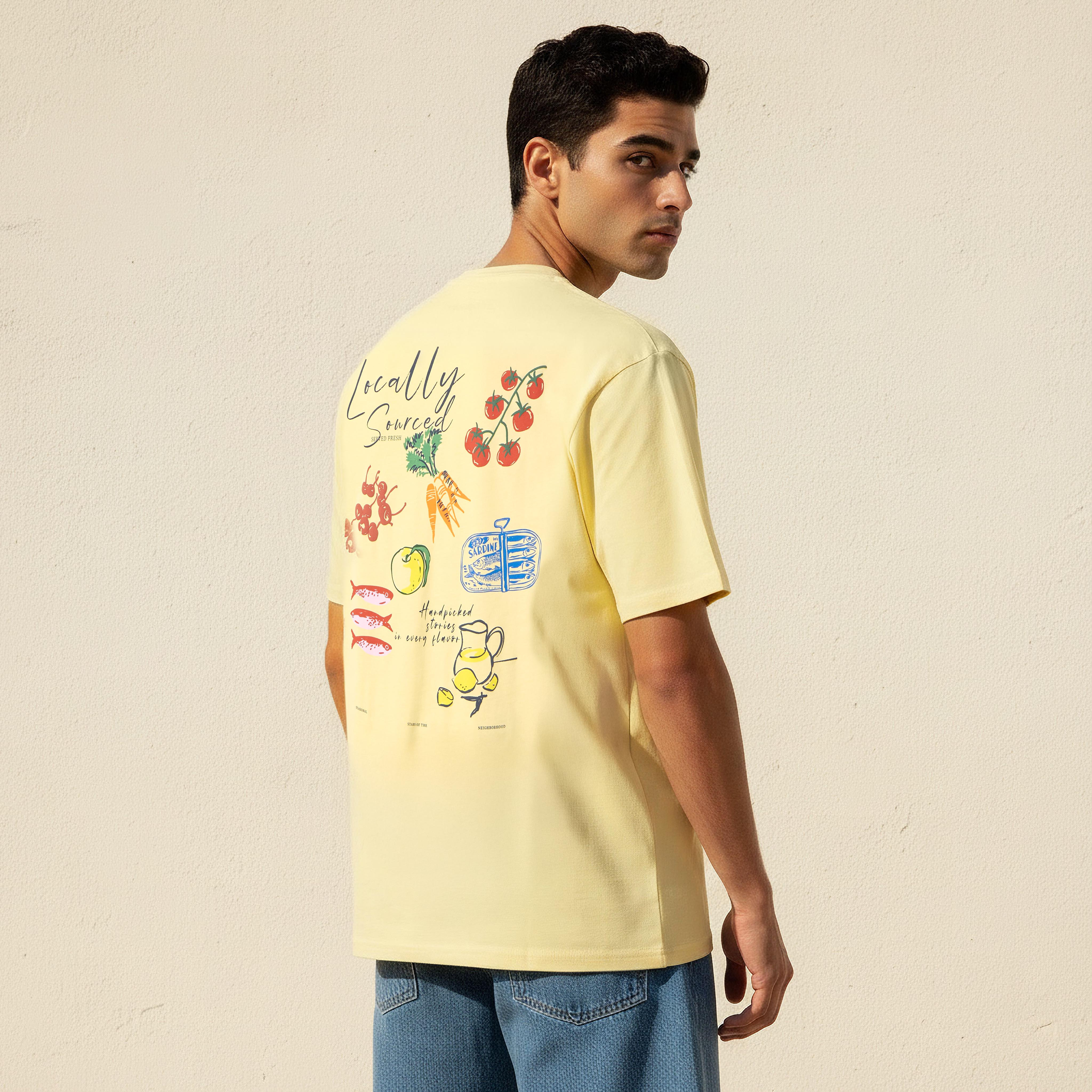 تيشيرت رجالي بطبعات جرافيك وقصة عادية وأكمام قصيرة وياقة ضيقة-men-clothing-tshirtsandpolos-tshirts-image-4