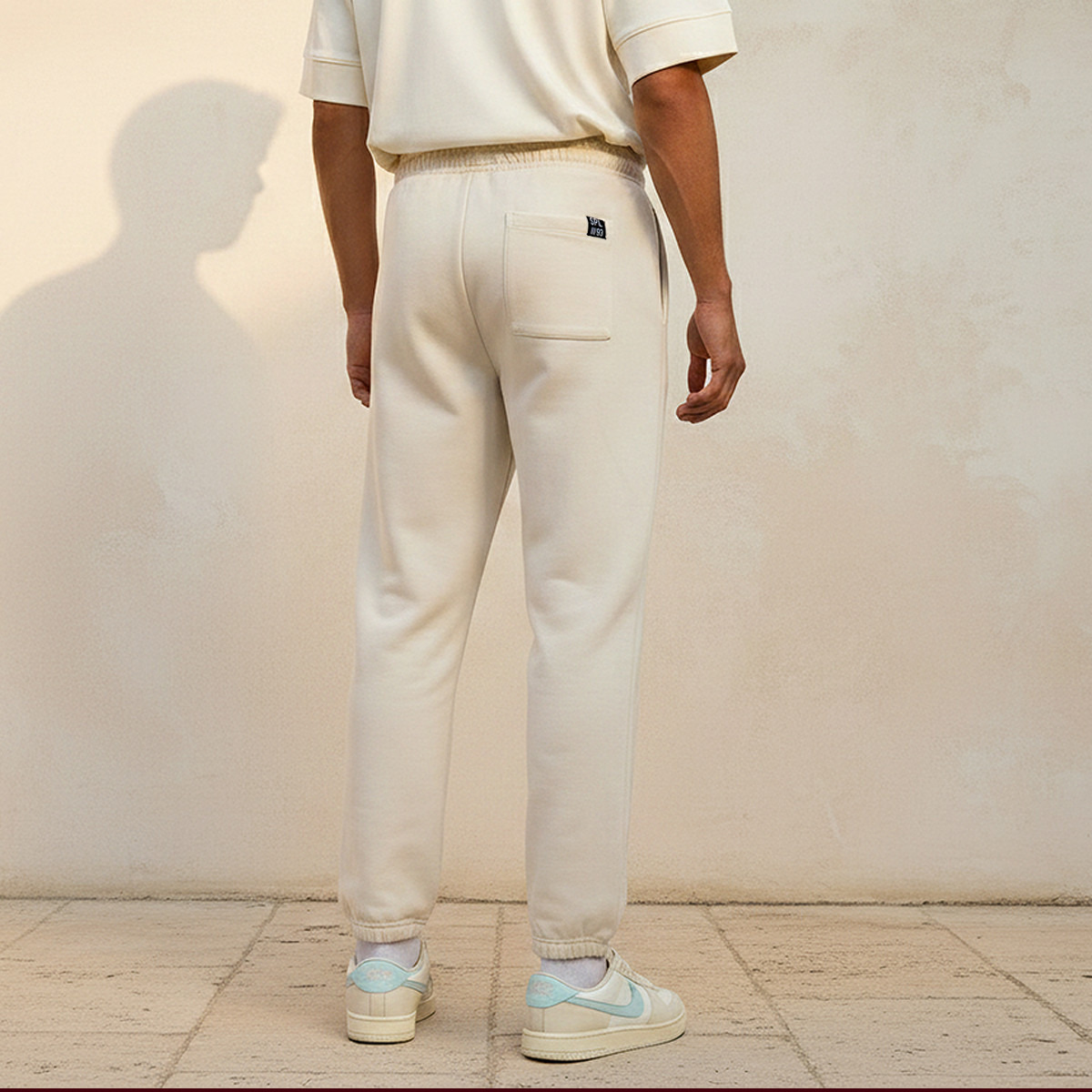 بنطلون رياضي بقصّة عادية ورباط إغلاق للرجال-men-clothing-bottoms-joggers-image-4