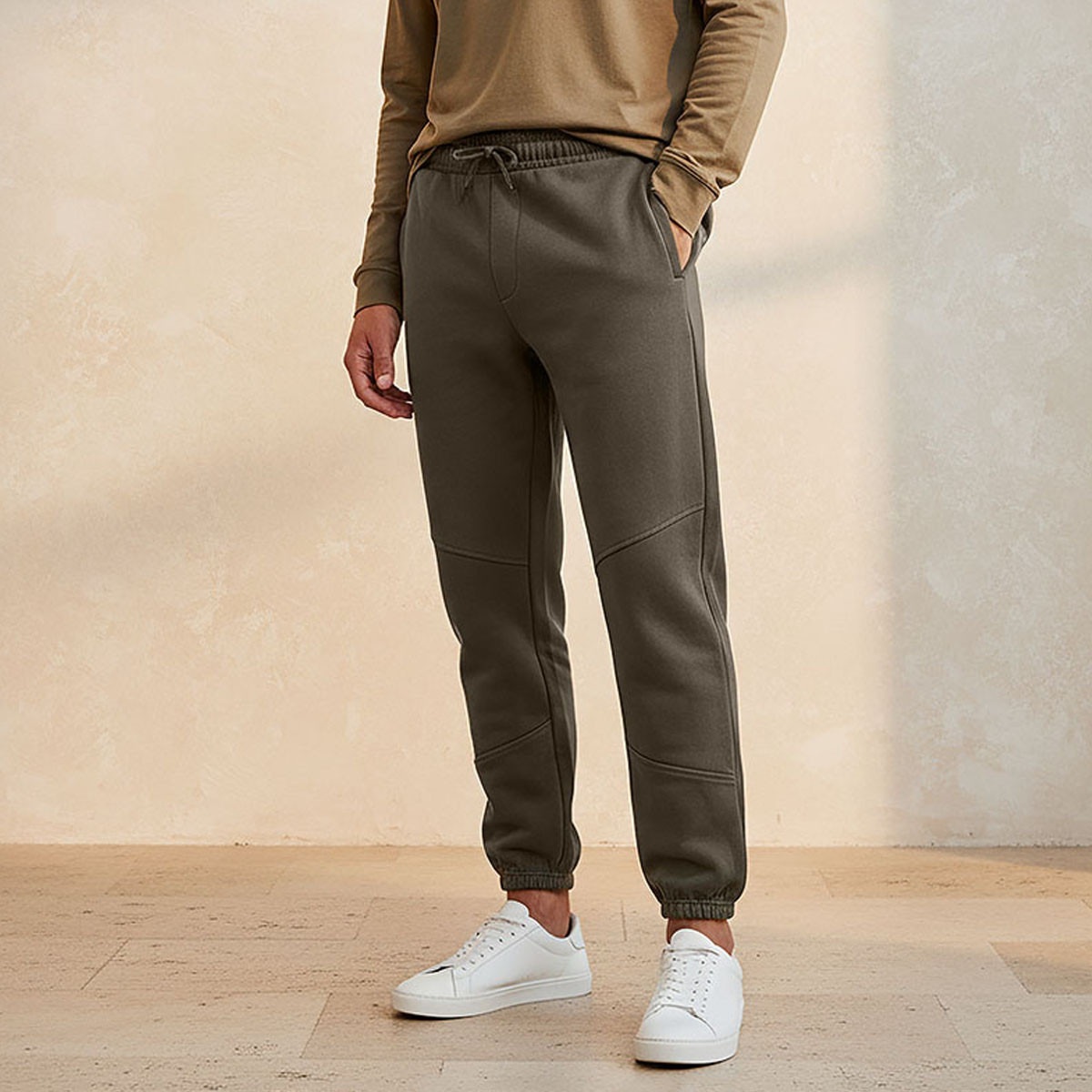 بنطلون رياضي بقصّة عادية ورباط إغلاق للرجال-men-clothing-bottoms-joggers-image-1