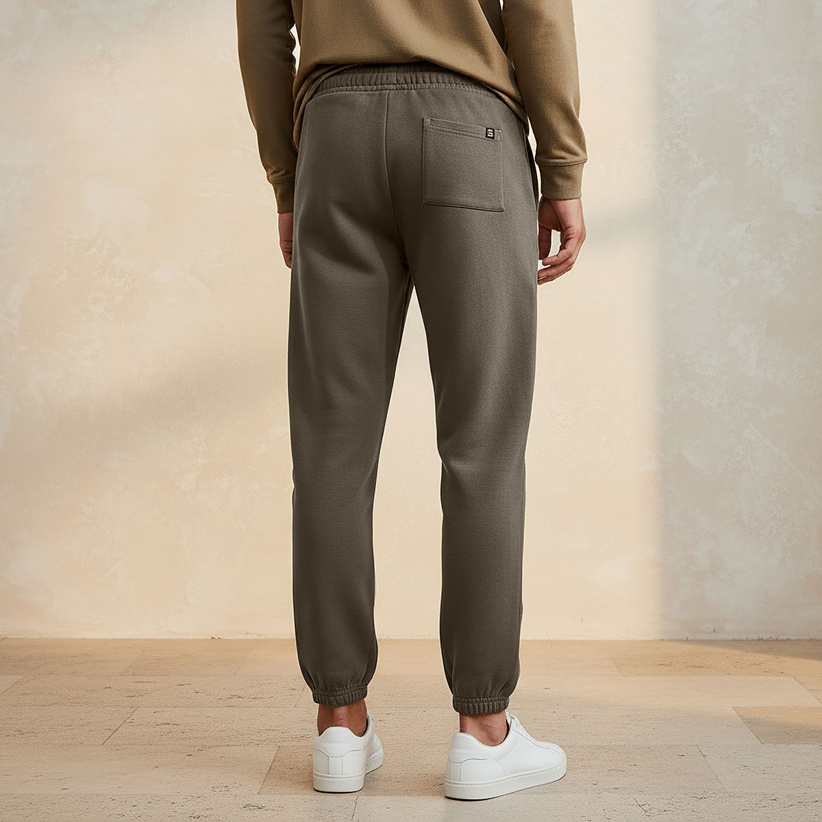 بنطلون رياضي بقصّة عادية ورباط إغلاق للرجال-men-clothing-bottoms-joggers-image-4