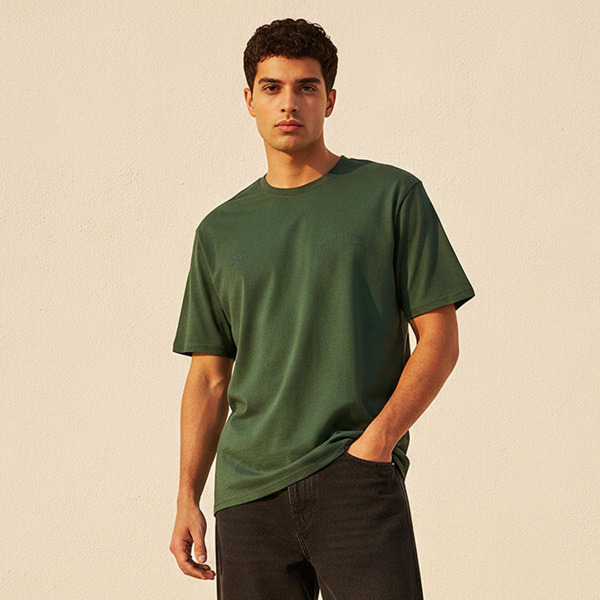 تيشيرت بياقة ضيقة وقصة عادية وأكمام قصيرة وطبعات من سبلاش يوث-men-clothing-tshirtsandpolos-tshirts-image-1