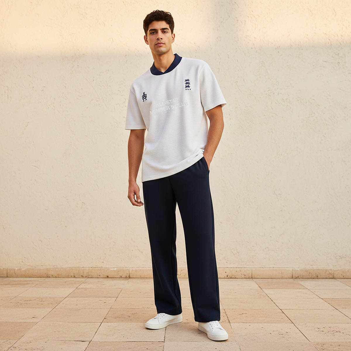 تيشيرت رجالي بياقة V وقصة عادية وأكمام قصيرة وتصميم بارز الملمس-men-clothing-tshirtsandpolos-tshirts-image-3