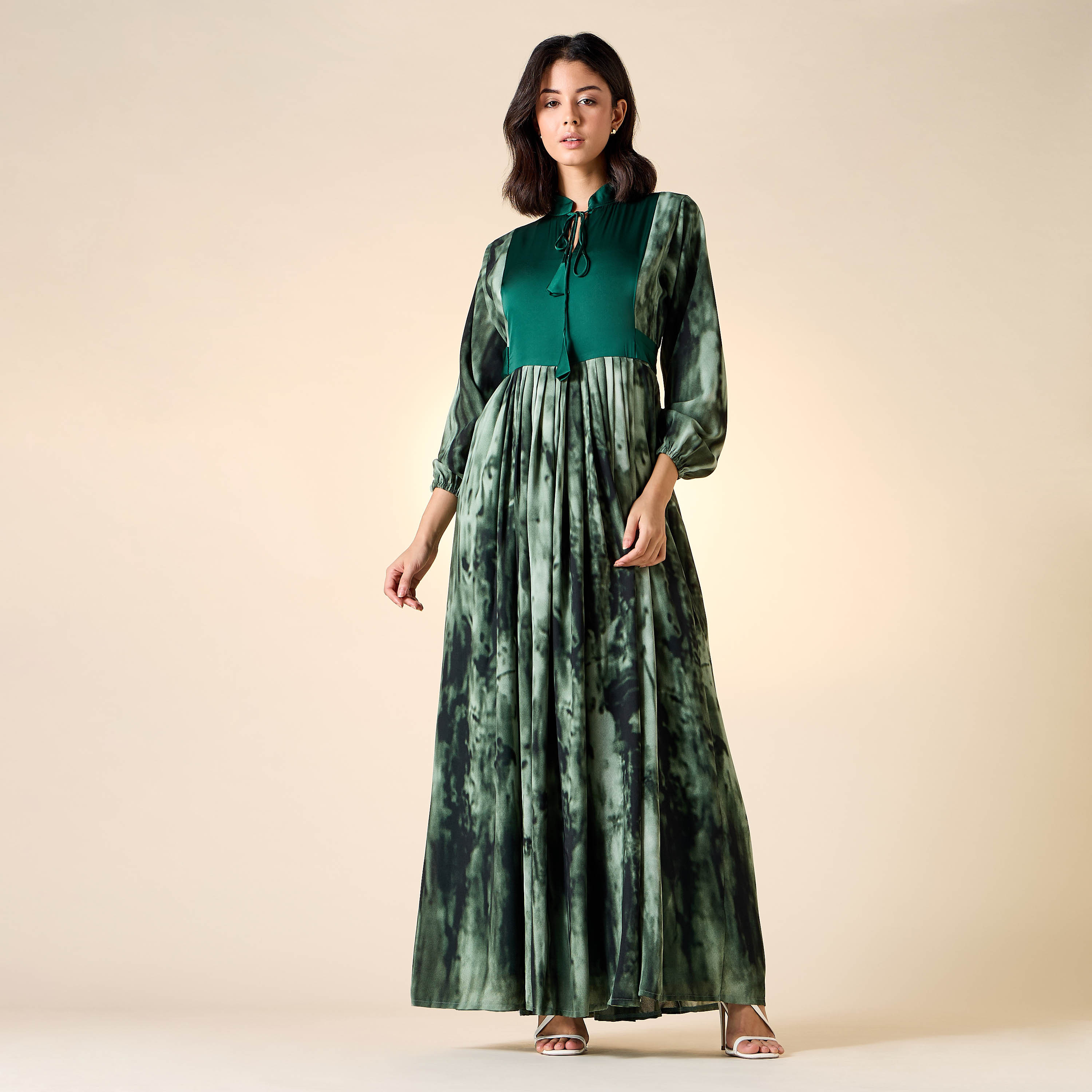 جلابية بياقة ماندارين وأربطة وطبعات من جولدن آبل-women-arabicclothing-jalabiyas-image-13