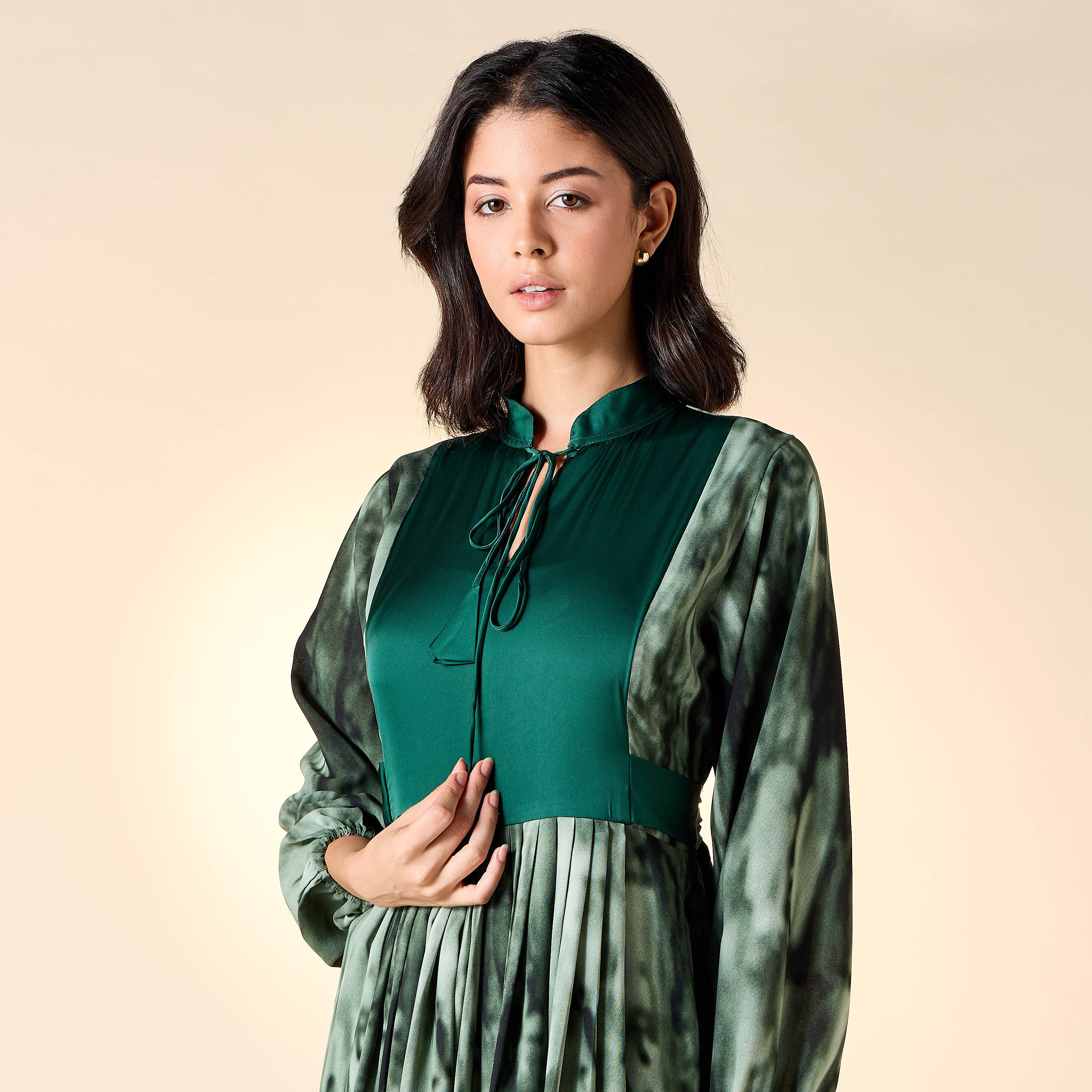 جلابية بياقة ماندارين وأربطة وطبعات من جولدن آبل-women-arabicclothing-jalabiyas-image-15