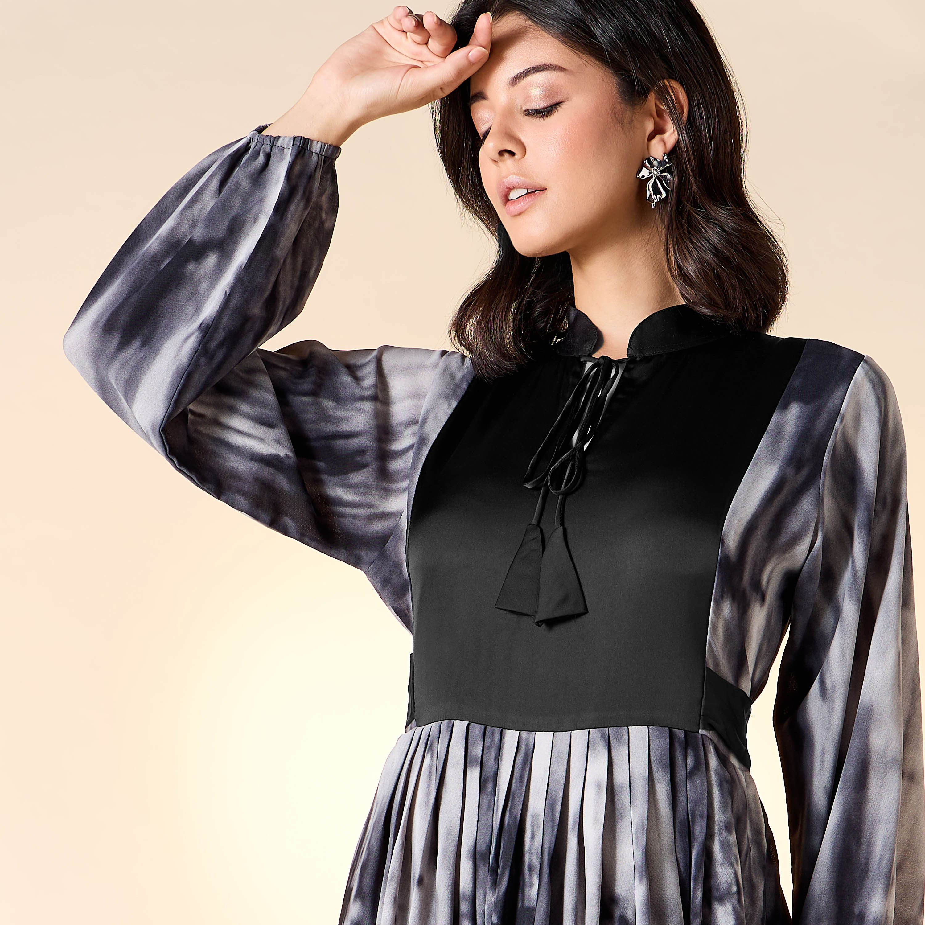 جلابية بياقة ماندارين وأربطة وطبعات من جولدن آبل-women-arabicclothing-jalabiyas-image-20