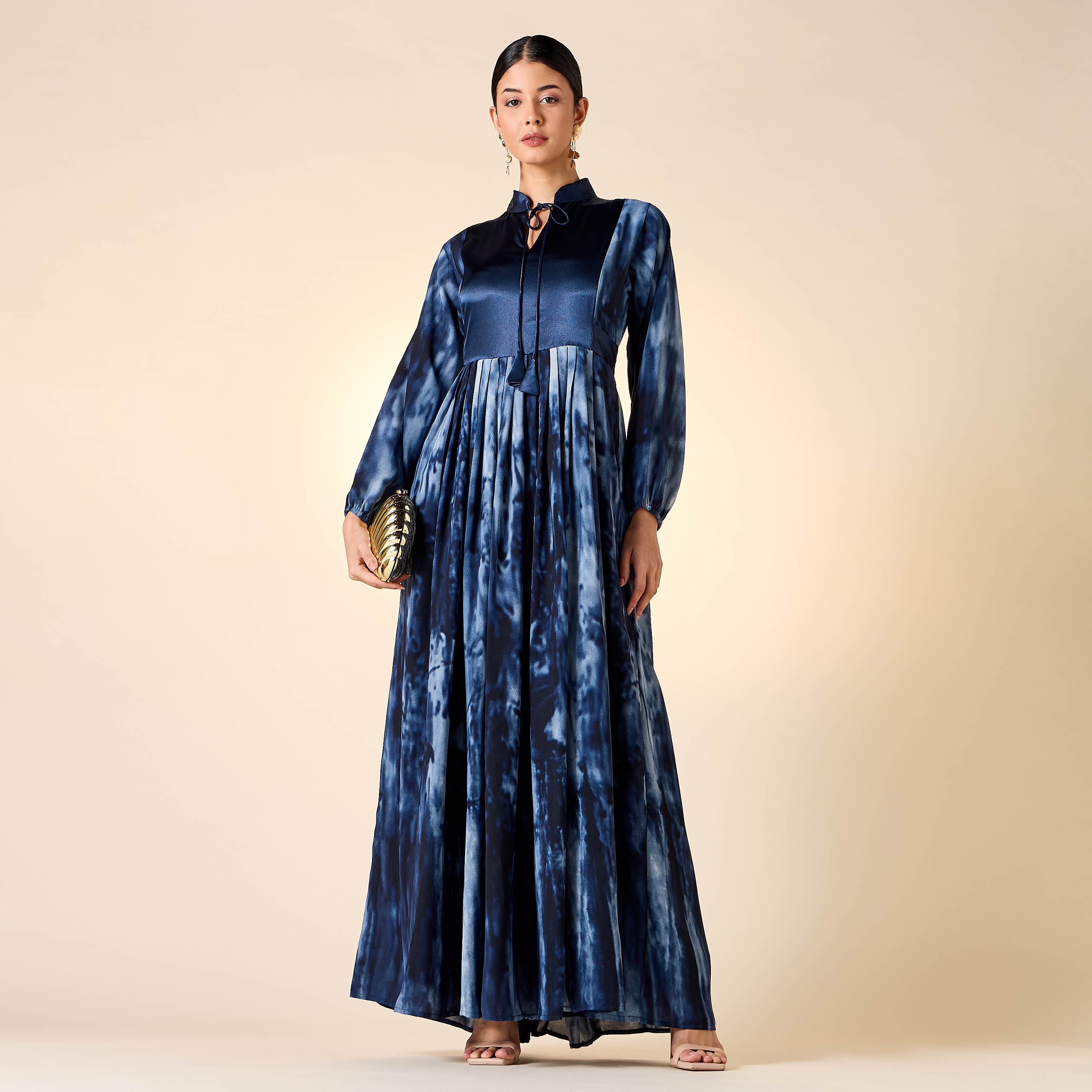 جلابية بياقة ماندارين وأربطة وطبعات من جولدن آبل-women-arabicclothing-jalabiyas-image-23
