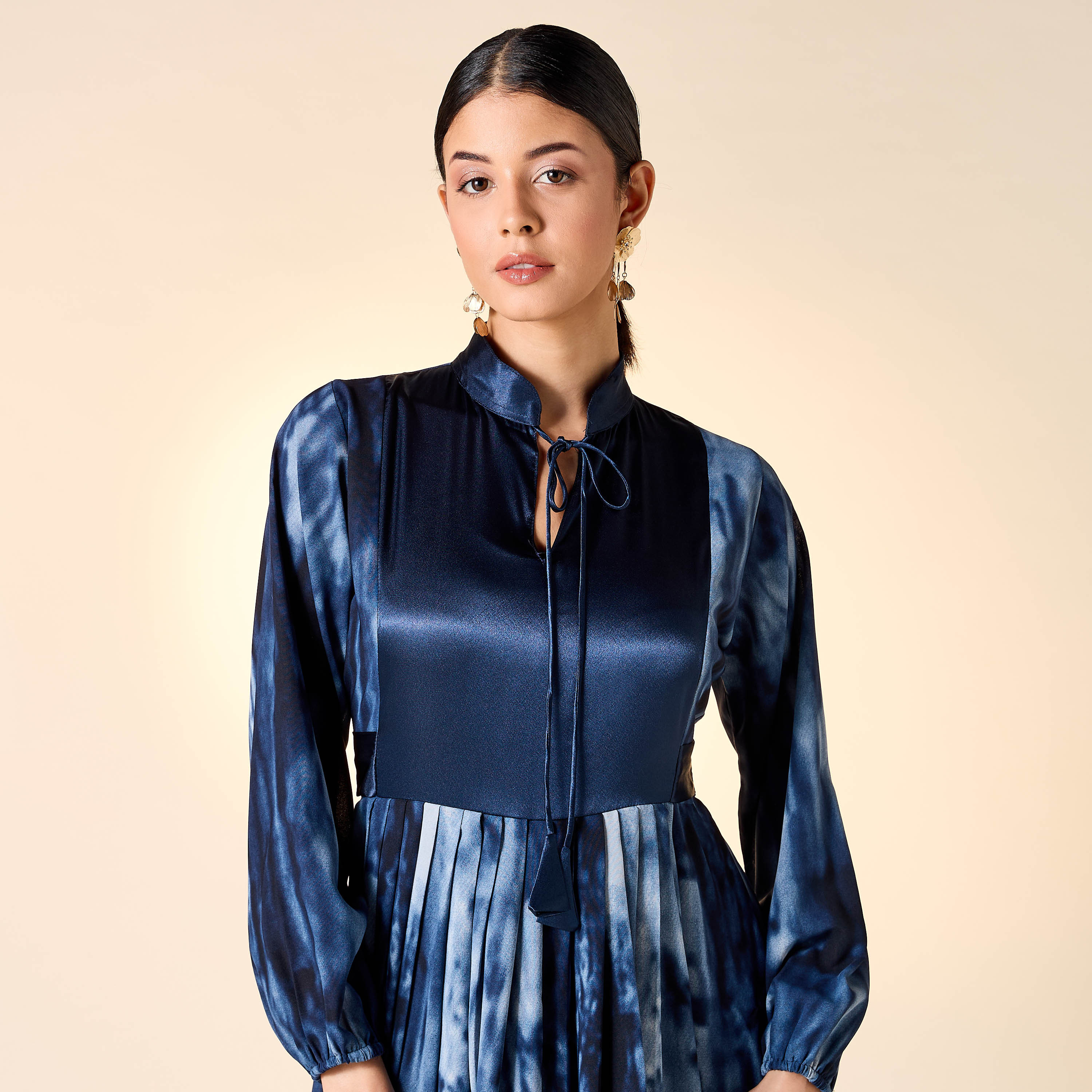 جلابية بياقة ماندارين وأربطة وطبعات من جولدن آبل-women-arabicclothing-jalabiyas-image-26