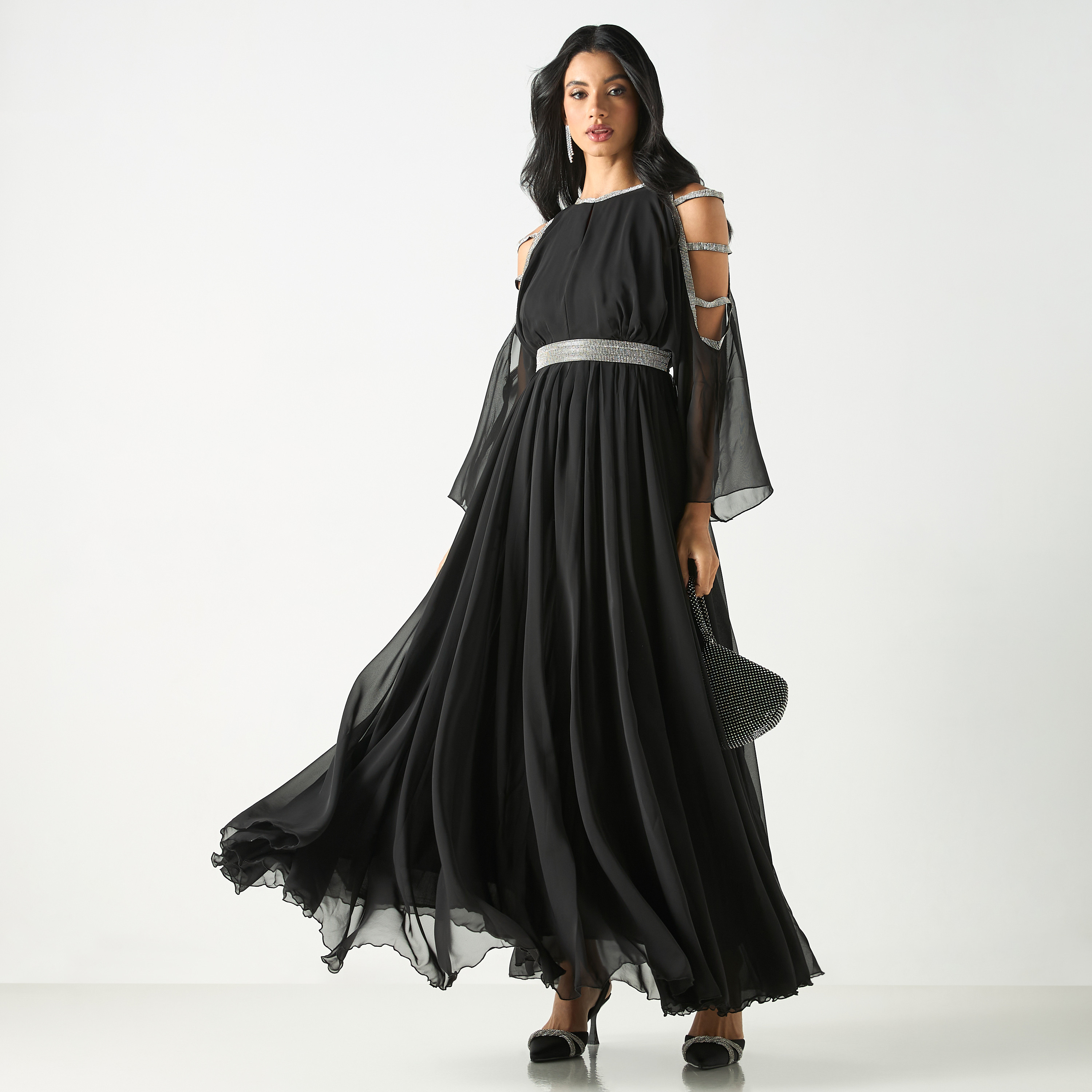 فستان طويل بأكتاف مكشوفة وتزيينات من جولدن أبل-women-clothing-dresses-image-9
