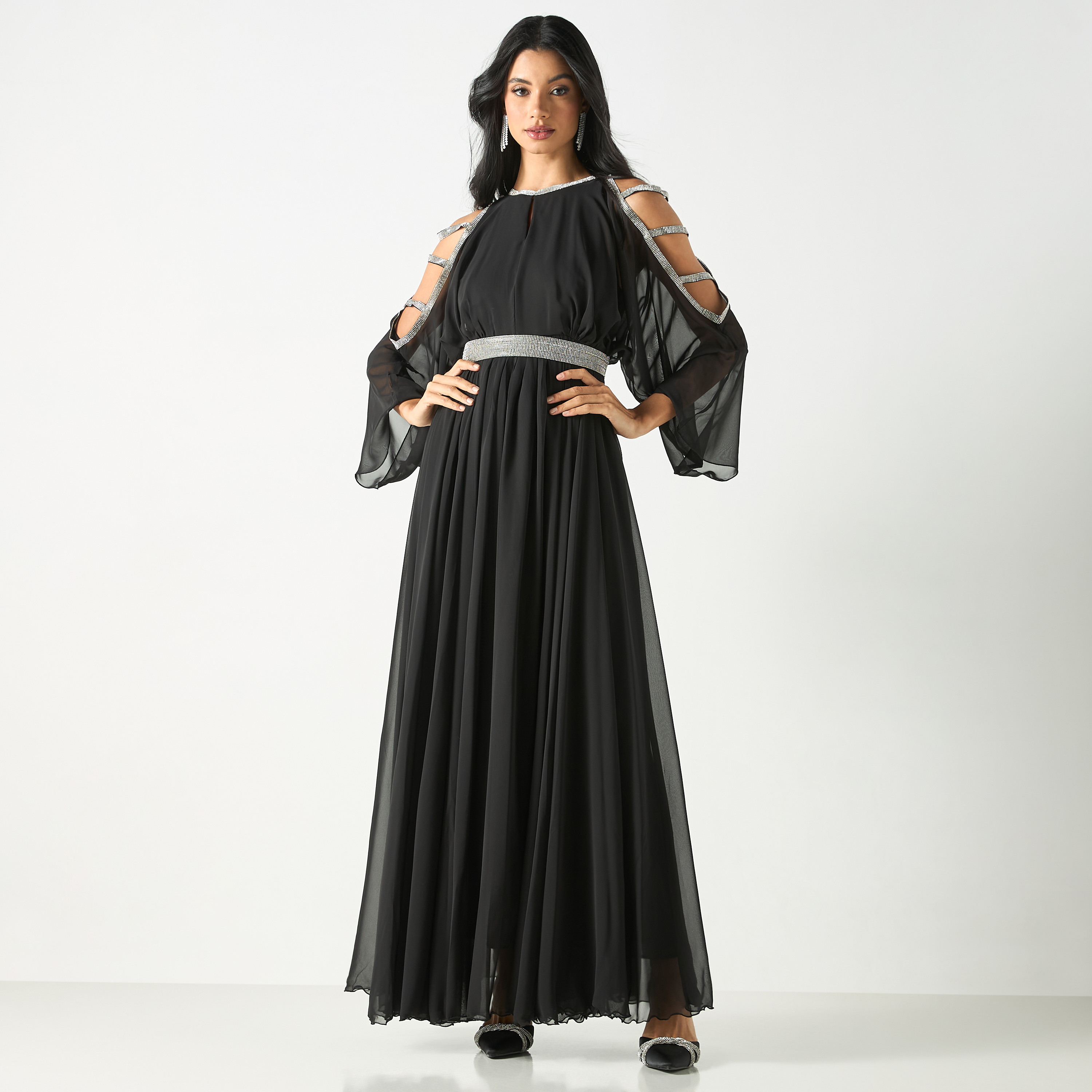 فستان طويل بأكتاف مكشوفة وتزيينات من جولدن أبل-women-clothing-dresses-image-10