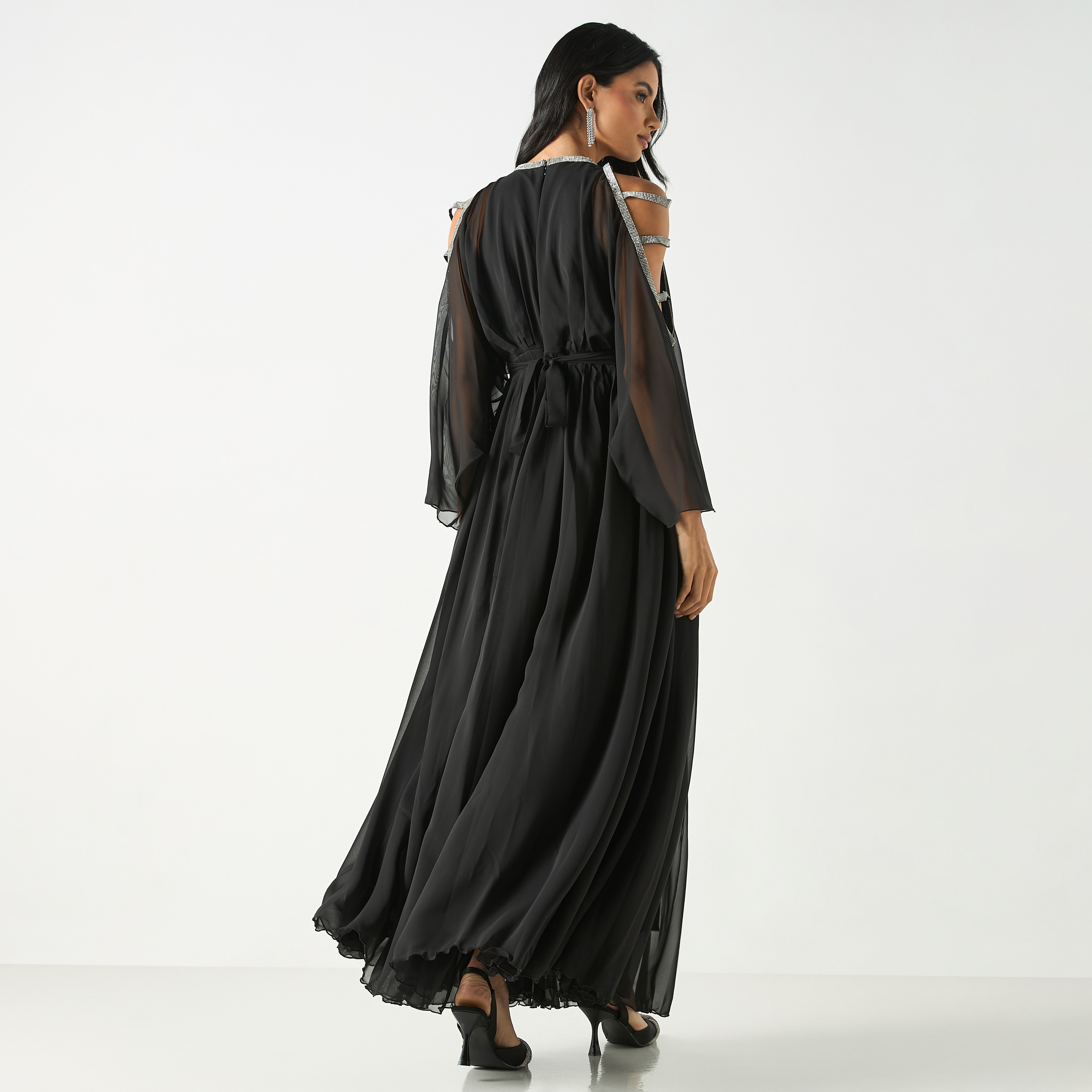 فستان طويل بأكتاف مكشوفة وتزيينات من جولدن أبل-women-clothing-dresses-image-11