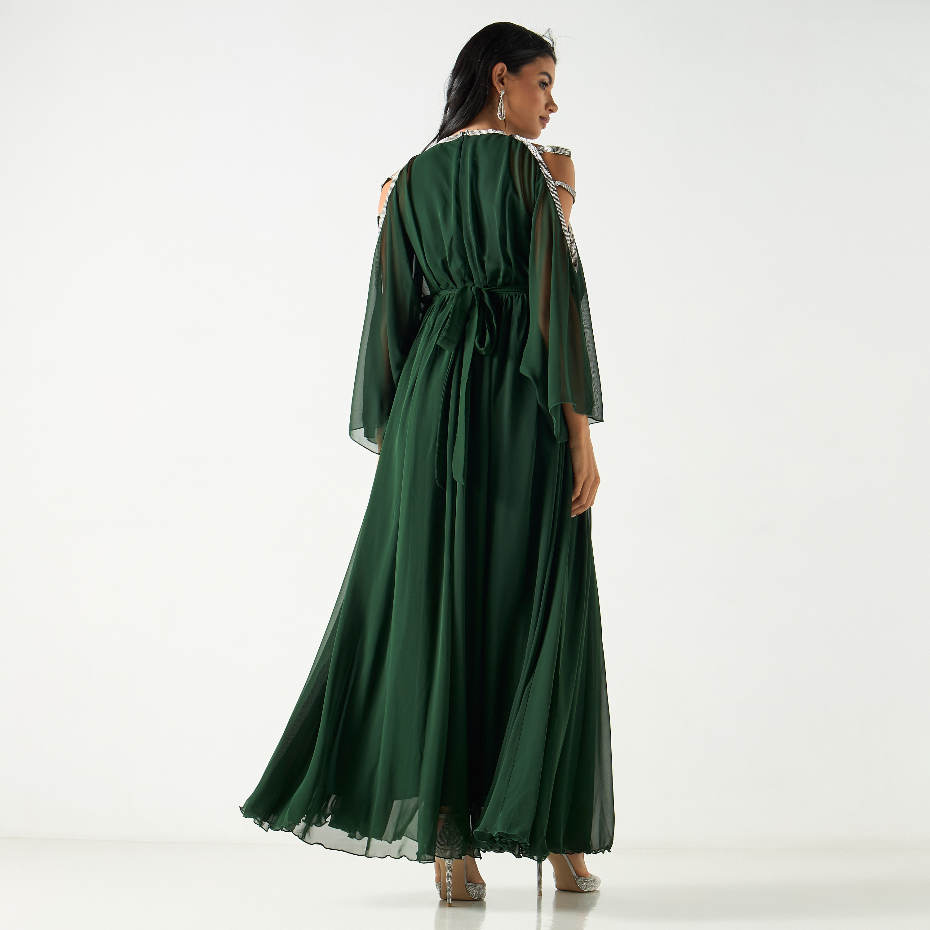 فستان طويل بأكتاف مكشوفة وتزيينات من جولدن أبل-women-clothing-dresses-image-7