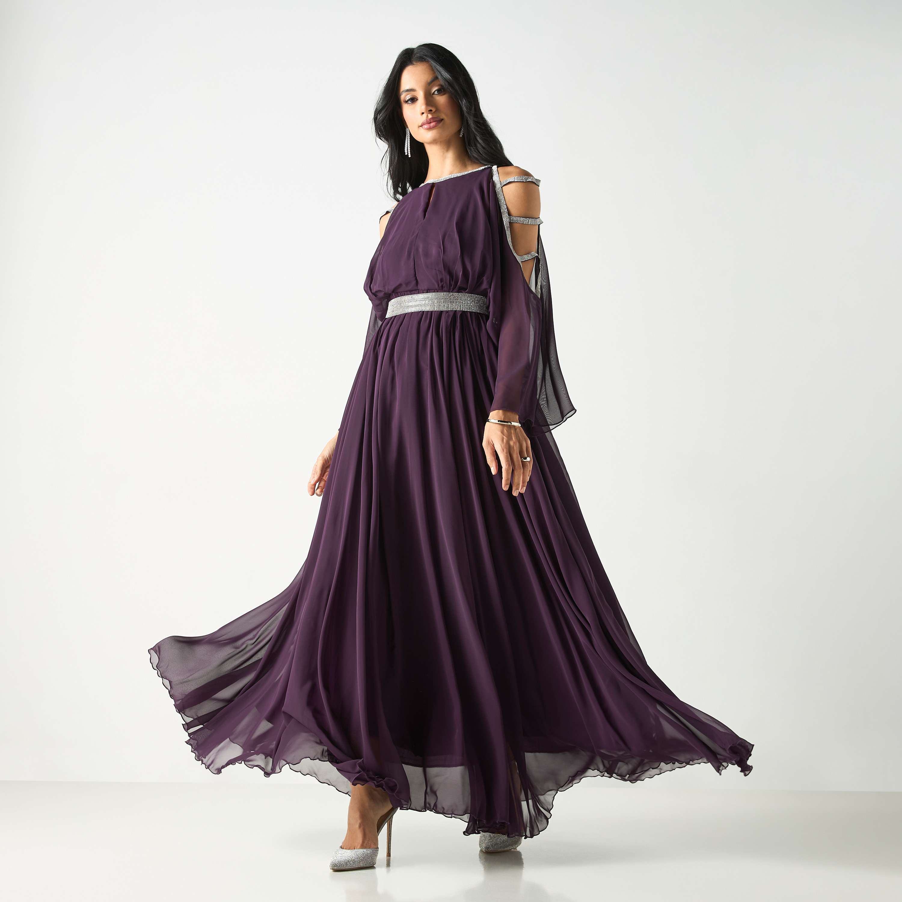 فستان طويل بأكتاف مكشوفة وتزيينات من جولدن أبل-women-clothing-dresses-image-2