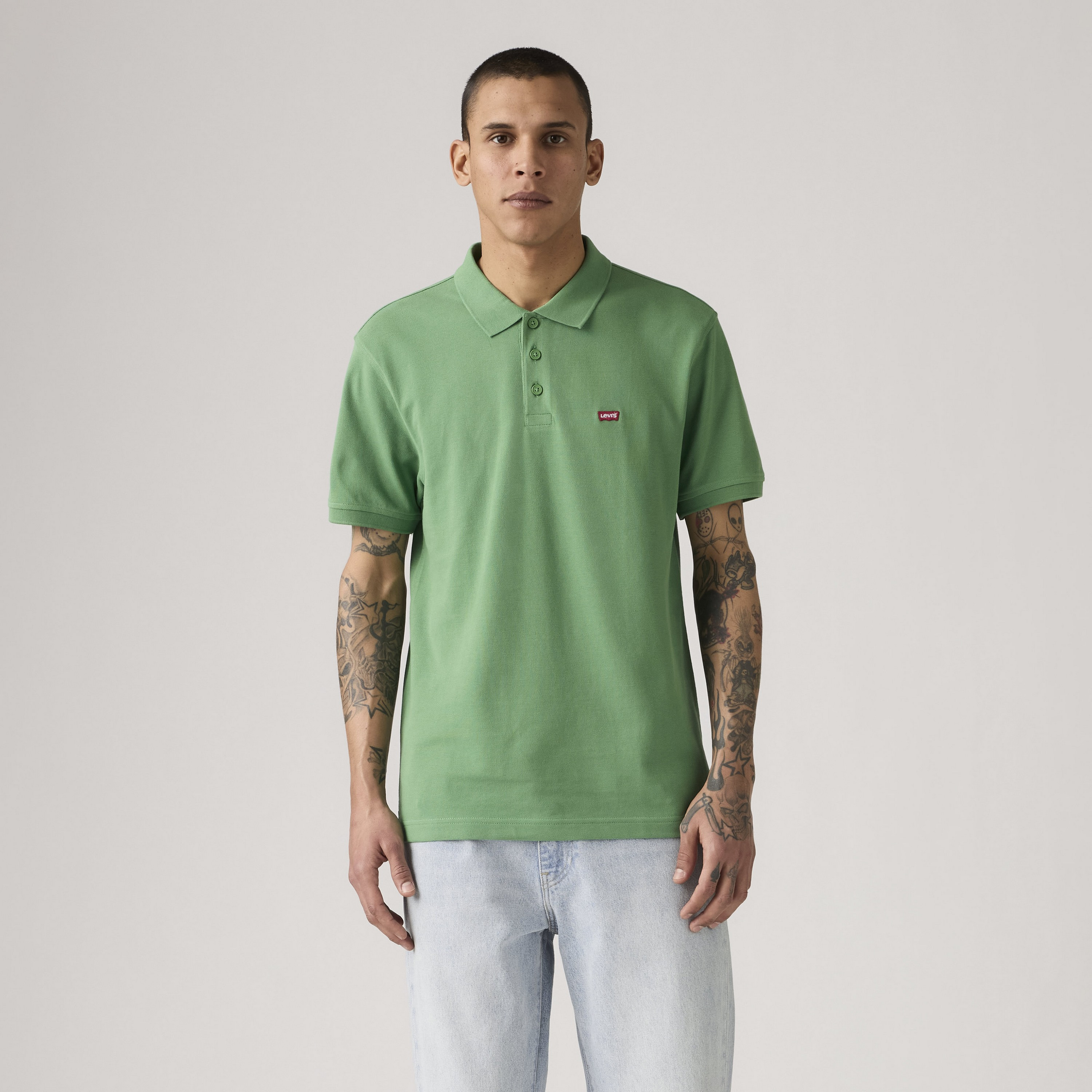 تي شيرت بولو رجالي سادة بأكمام قصيرة وياقة من ليفايس-men-clothing-tshirtsandpolos-polos-image-2