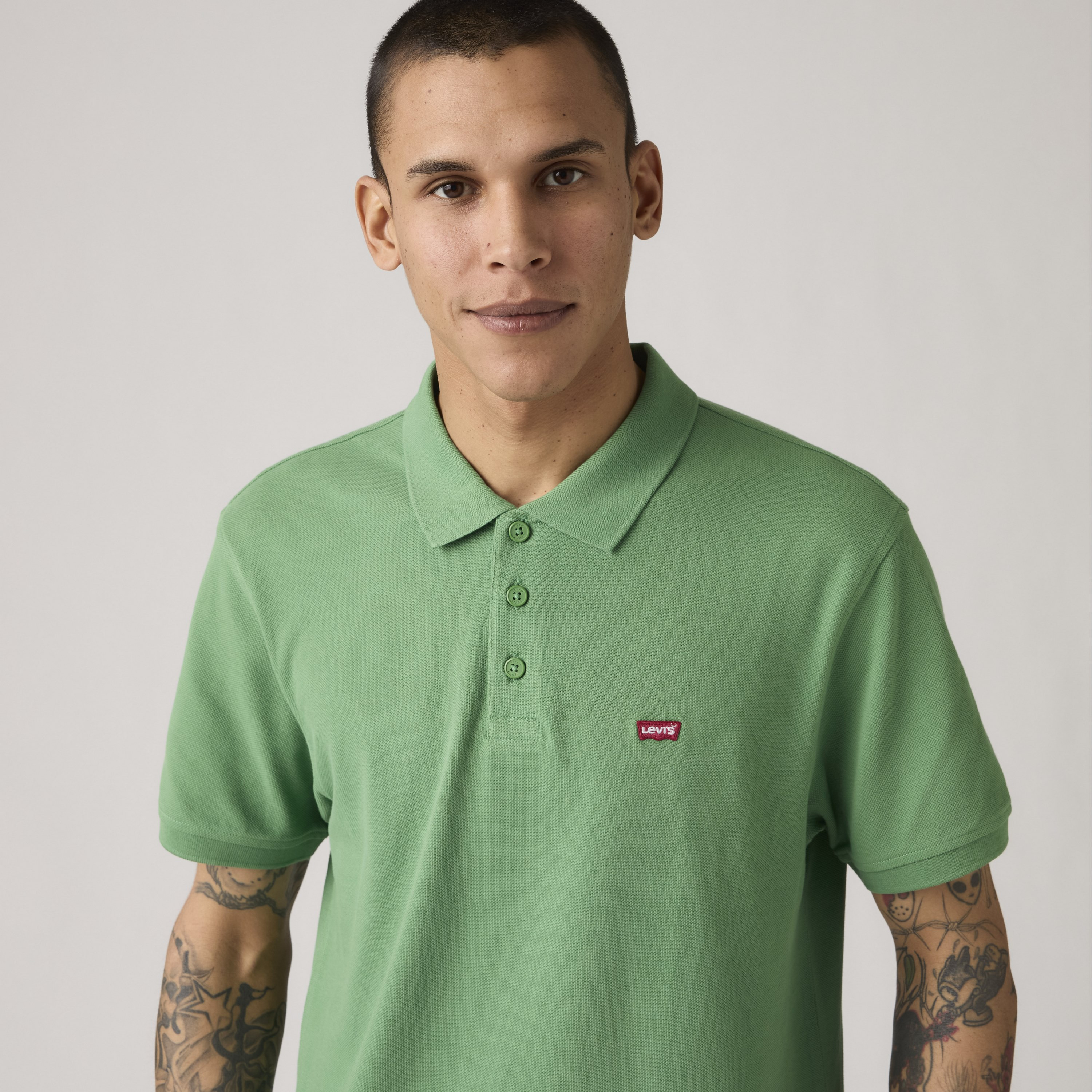 تي شيرت بولو رجالي سادة بأكمام قصيرة وياقة من ليفايس-men-clothing-tshirtsandpolos-polos-image-3