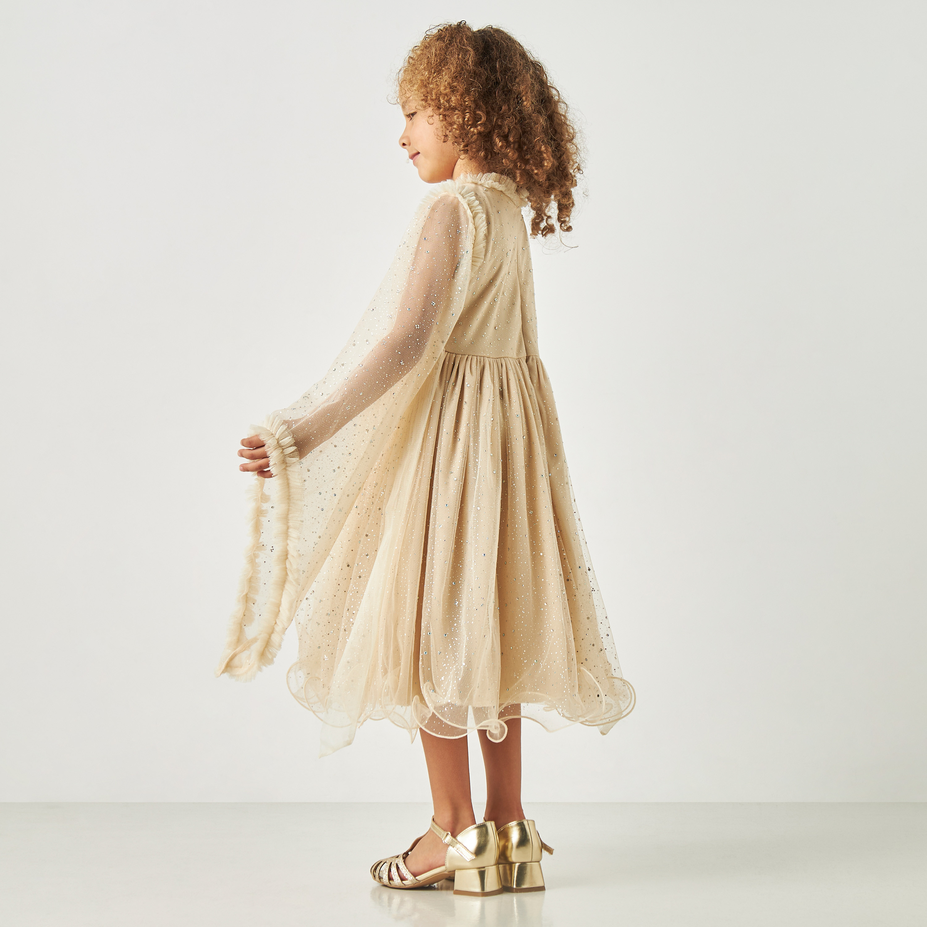 فستان مزين بأكمام جرس وتفاصيل كشكش من ليتل جولدن أبل-girls-clothing-dressesandjumpsuits-image-7