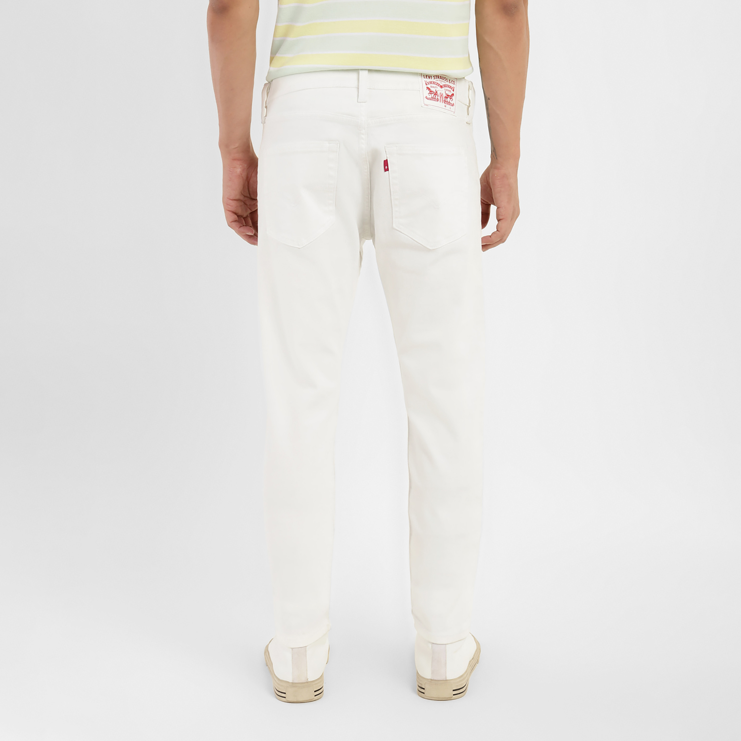 بنطال جينز من ليفايز 512 ذو قصة ضيقة وجيب متوسط الارتفاع-men-clothing-bottoms-jeans-image-4